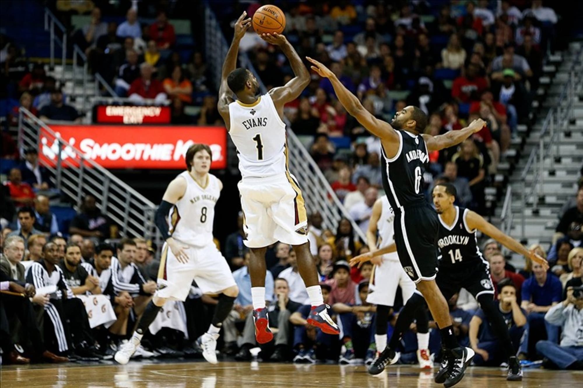New Orleans Pelicans' Tyreke Evans getting knee checked out after suffering  soreness, Pelicans