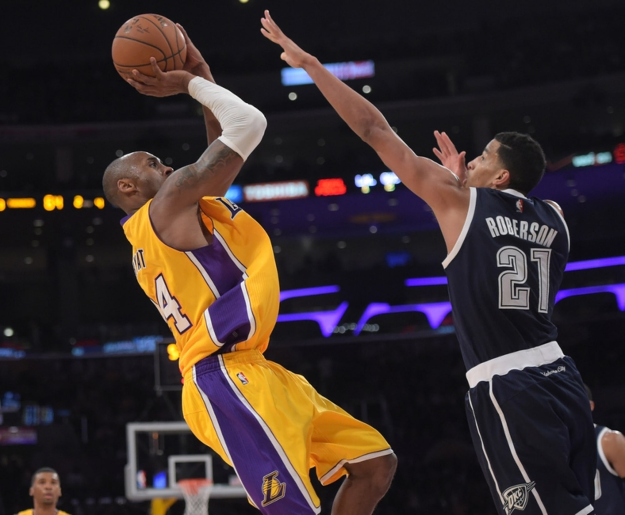 Kobe Bryant of the Los Angeles Lakers dunks on the Detroit Pistons