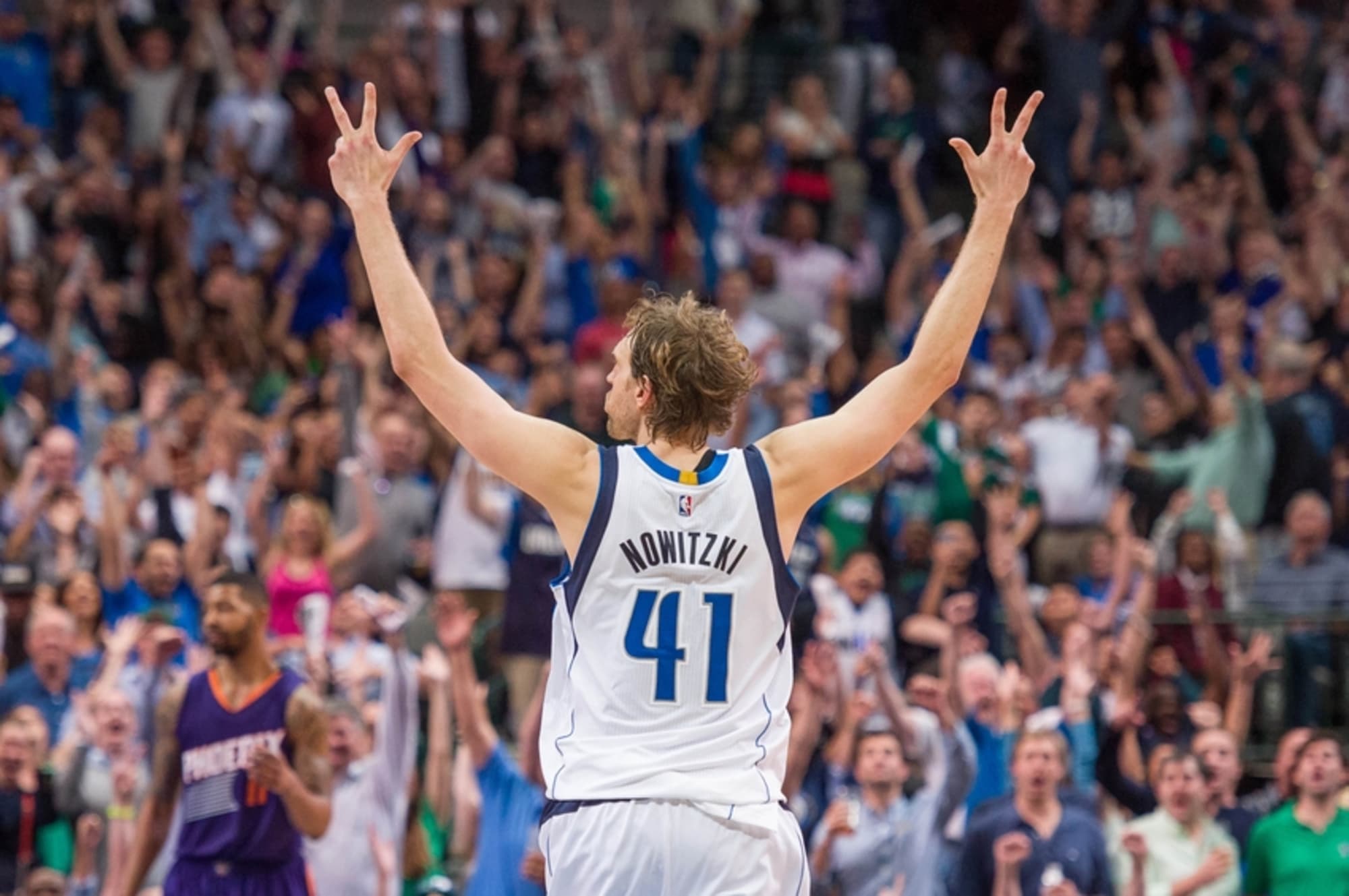 Mavericks' Dirk Nowitzki laughs at talk of a trade to the Lakers
