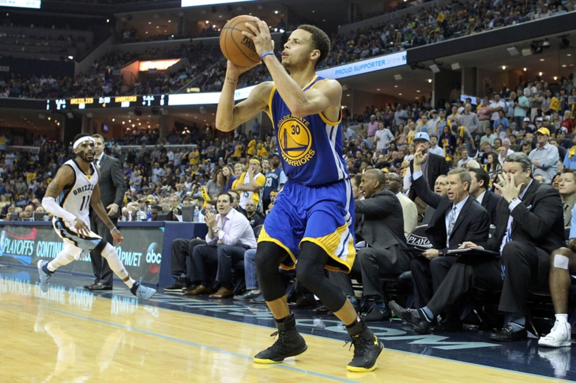 NBA All-Star Weekend: Stephen Curry sinks final shot, tops Mike