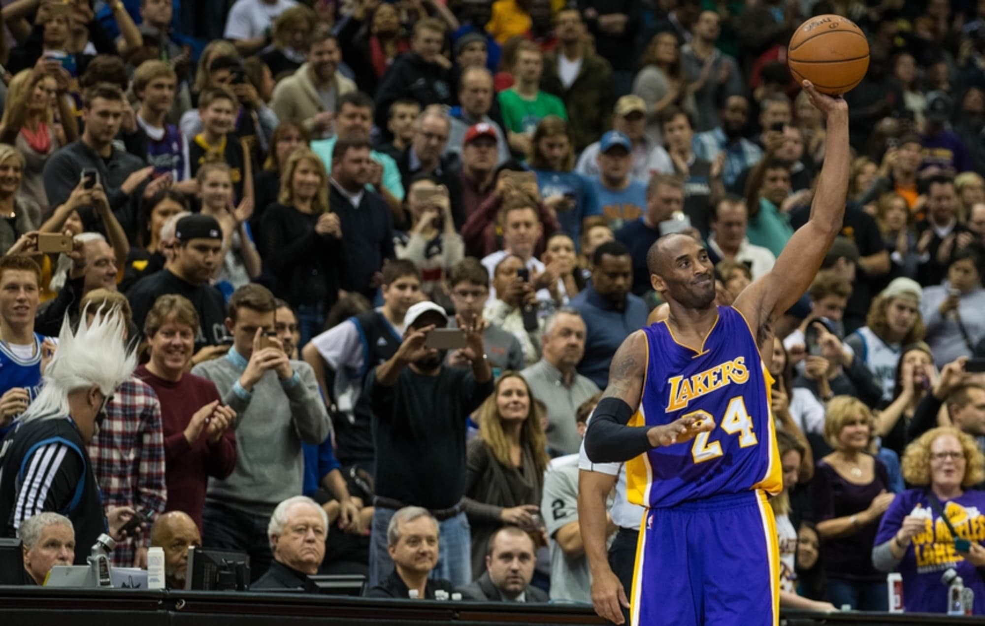 Lakers' Kobe Bryant, Jordan Clarkson remain questionable vs
