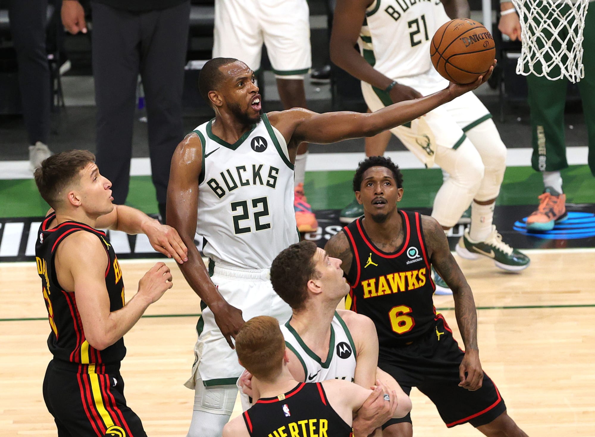 Hawks hammer Bucks to even Eastern Conference finals