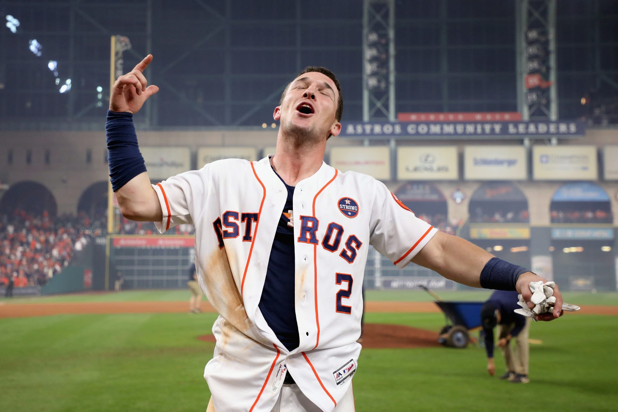 Houston Astros fans amazed as Alex Bregman continues his red-hot form in  the World Series as he smashed 2-run HR to put the Astros up 5-0