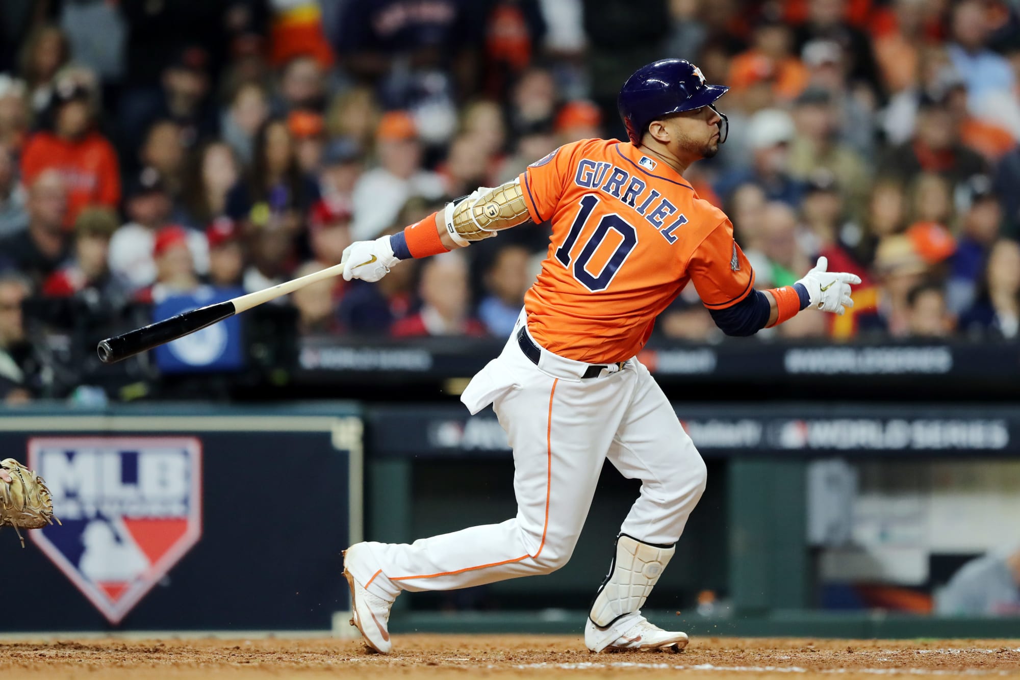 Astros sign Yuli Gurriel to one-year contract extension with club option  for 2022 - MLB Daily Dish