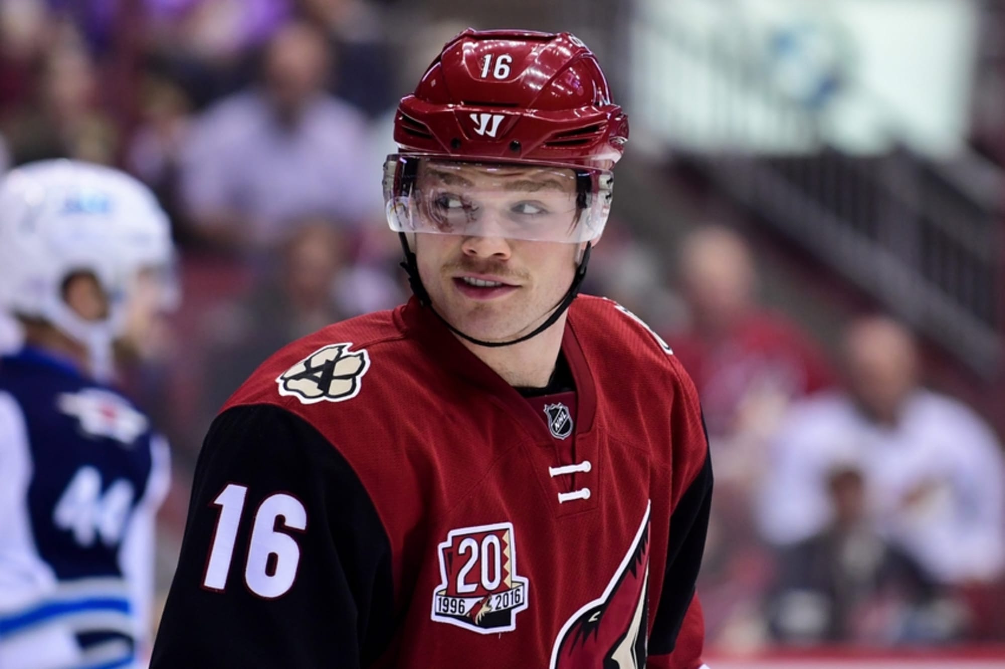Max Domi sets up Coyotes goal with beautiful cross-ice saucer pass