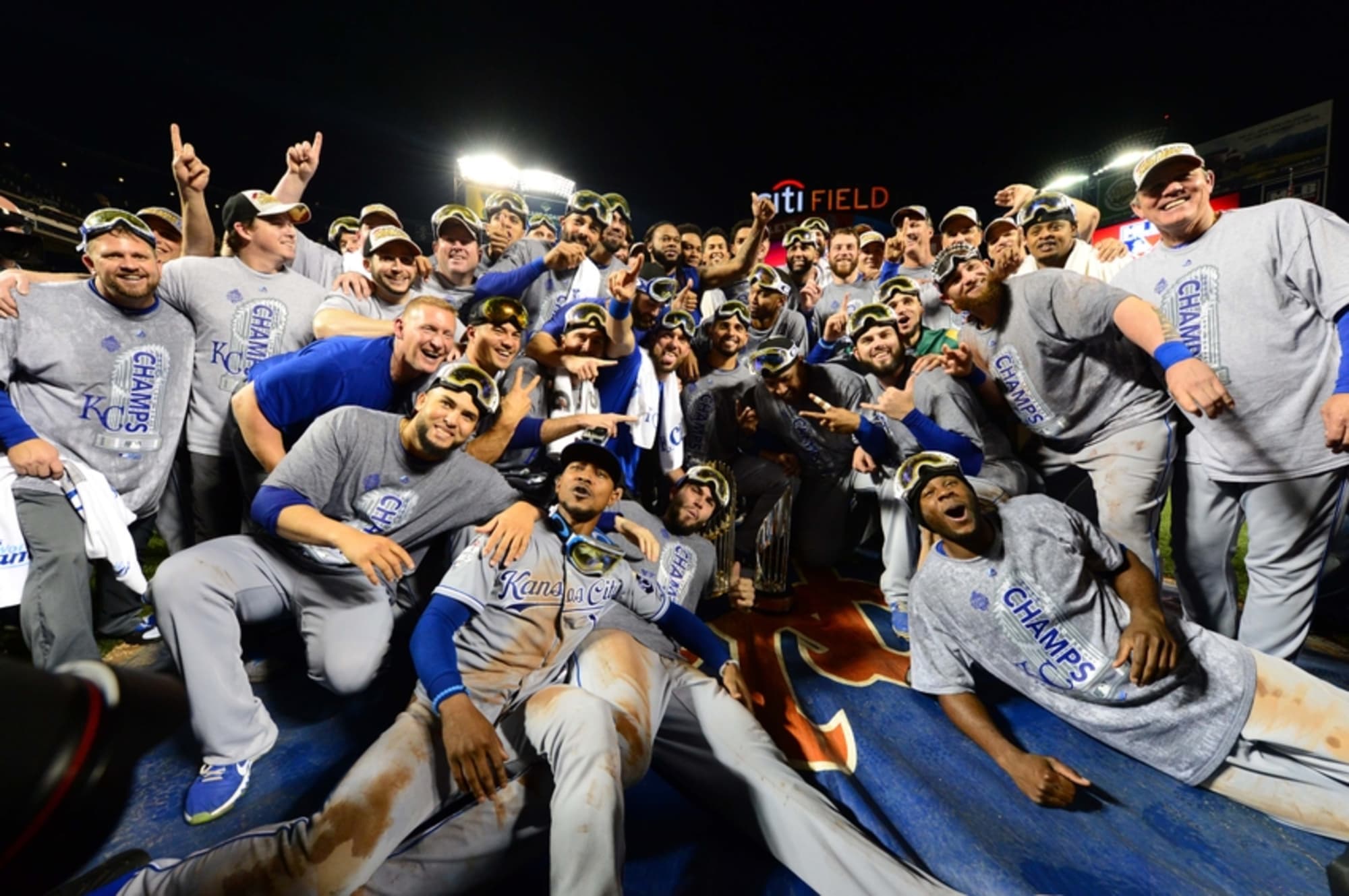 SI cover: The small ball World Series, Royals vs. Giants - Sports