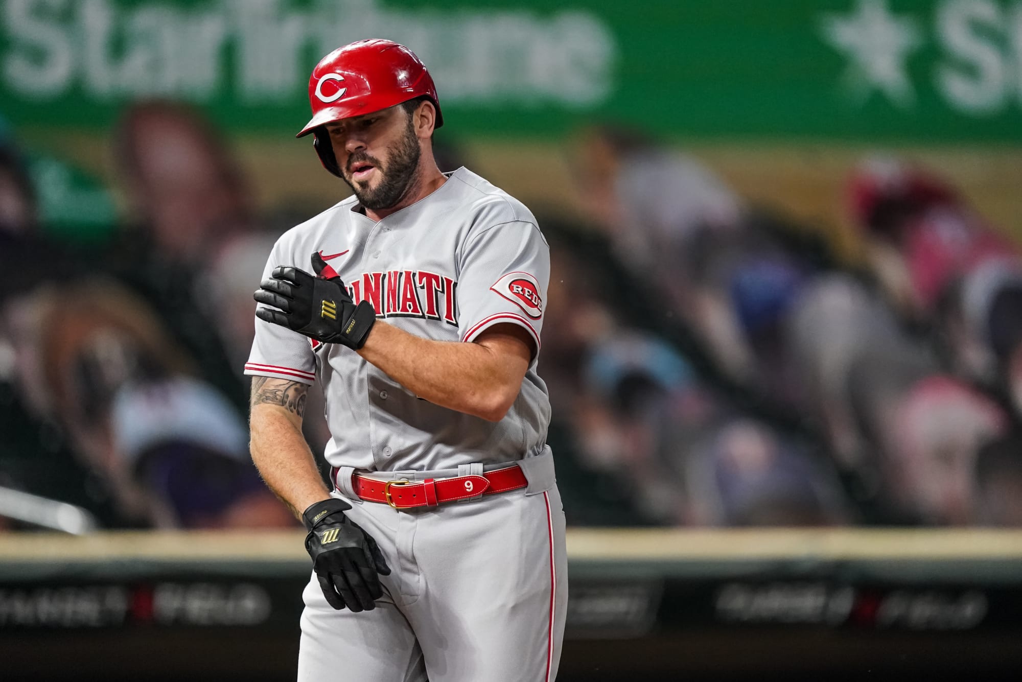 Reds' Mike Moustakas reflects on journey with KC Royals