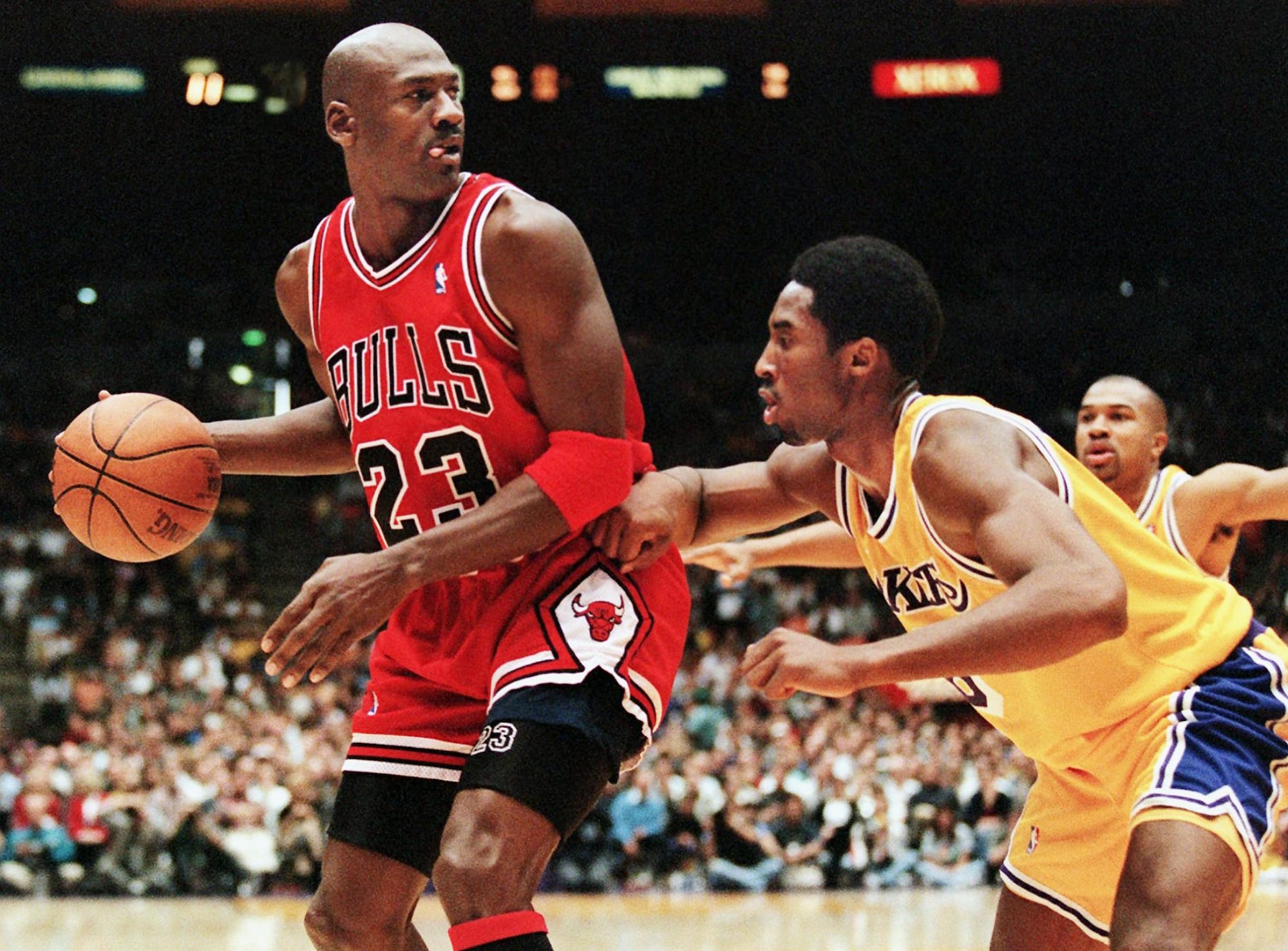MJ wearing the Air Jordan XII (12) “Taxi” vs Shaquille O'Neal and the Lakers  – Ramen