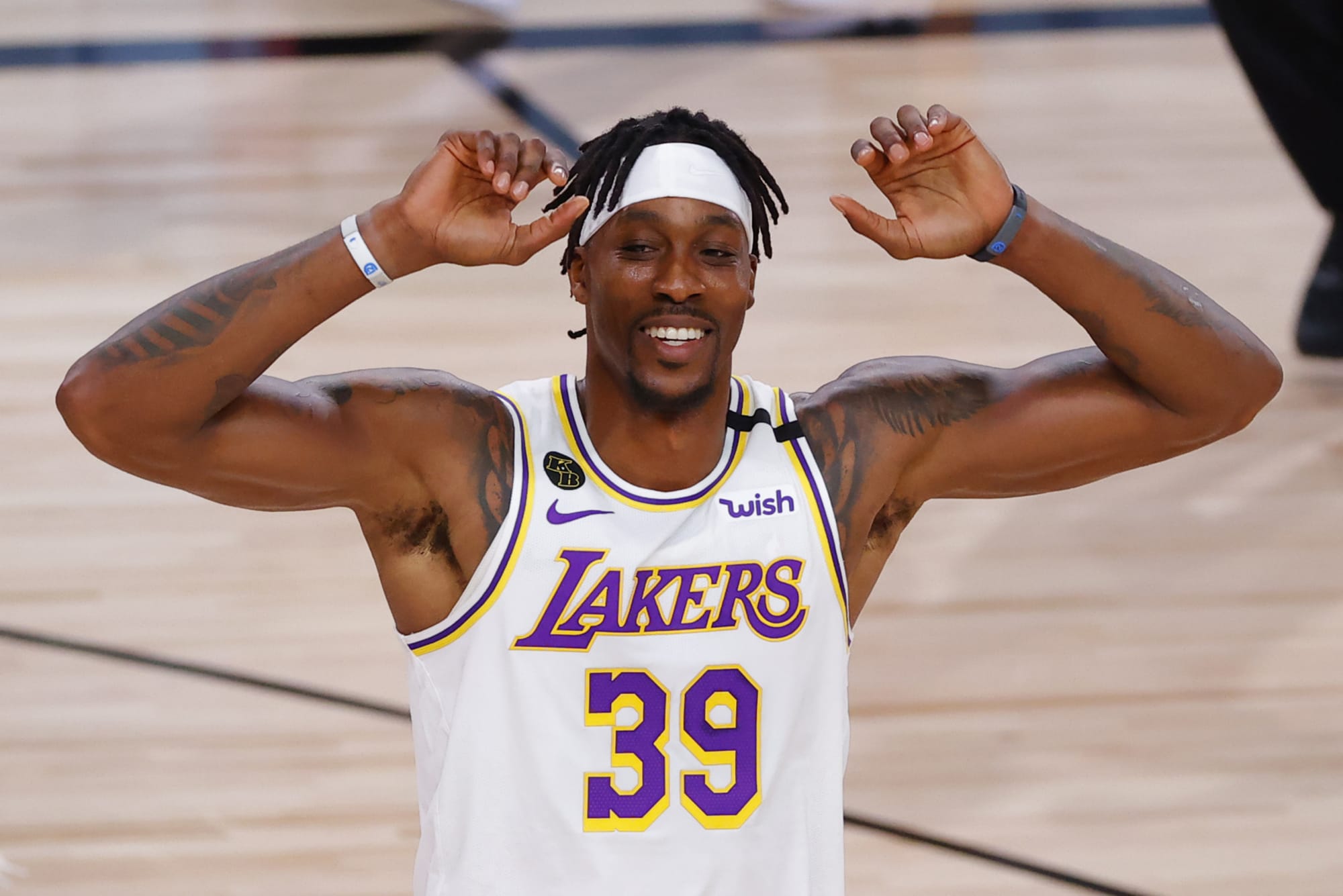 Dwight Howard says he'd 'love' to re-sign with Lakers, but wants