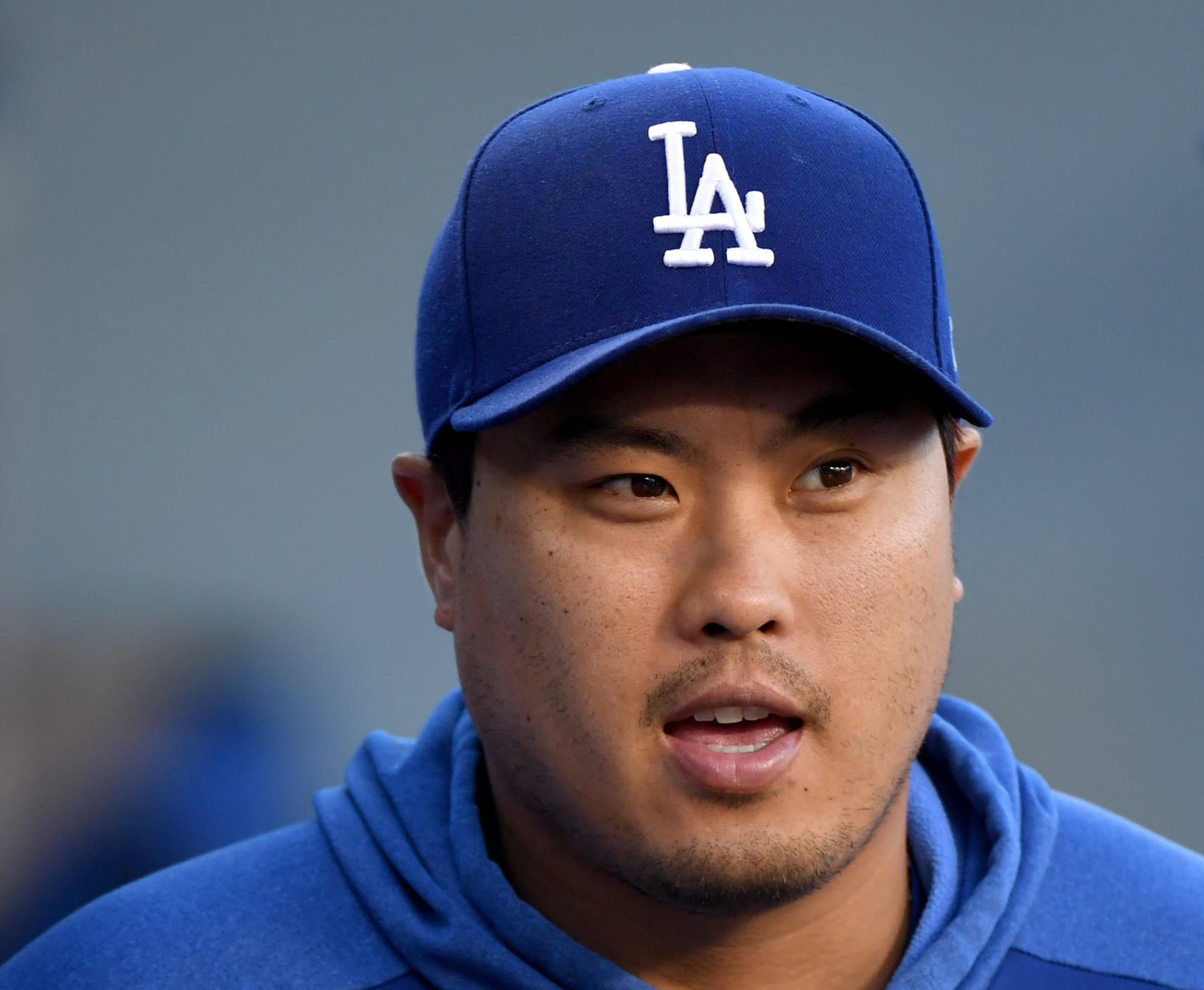 Hyun-Jin Ryu shuts down Reds as Dodgers extend lead