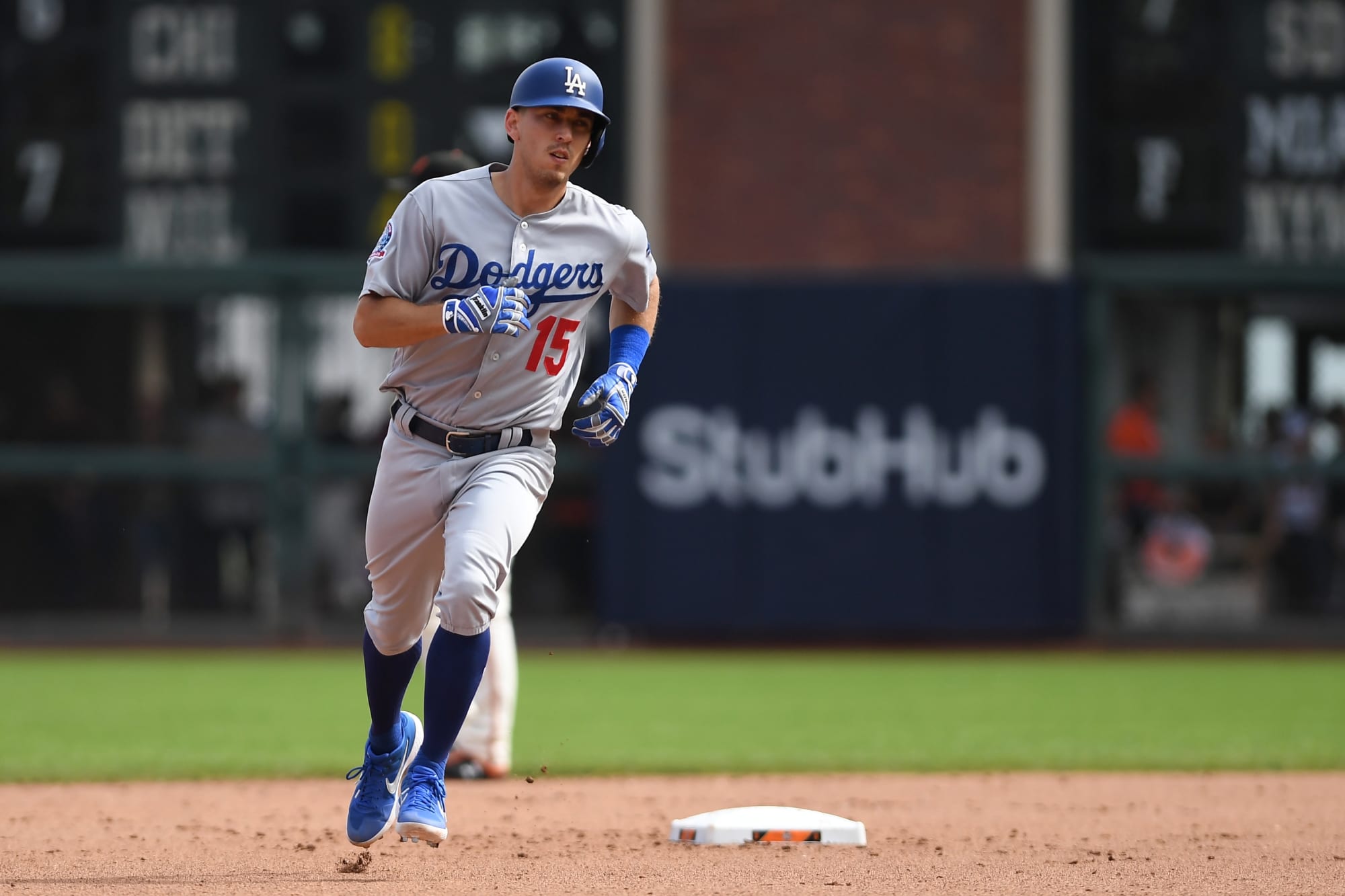 Austin Barnes contract: Dodgers sign catcher for 2 years, through
