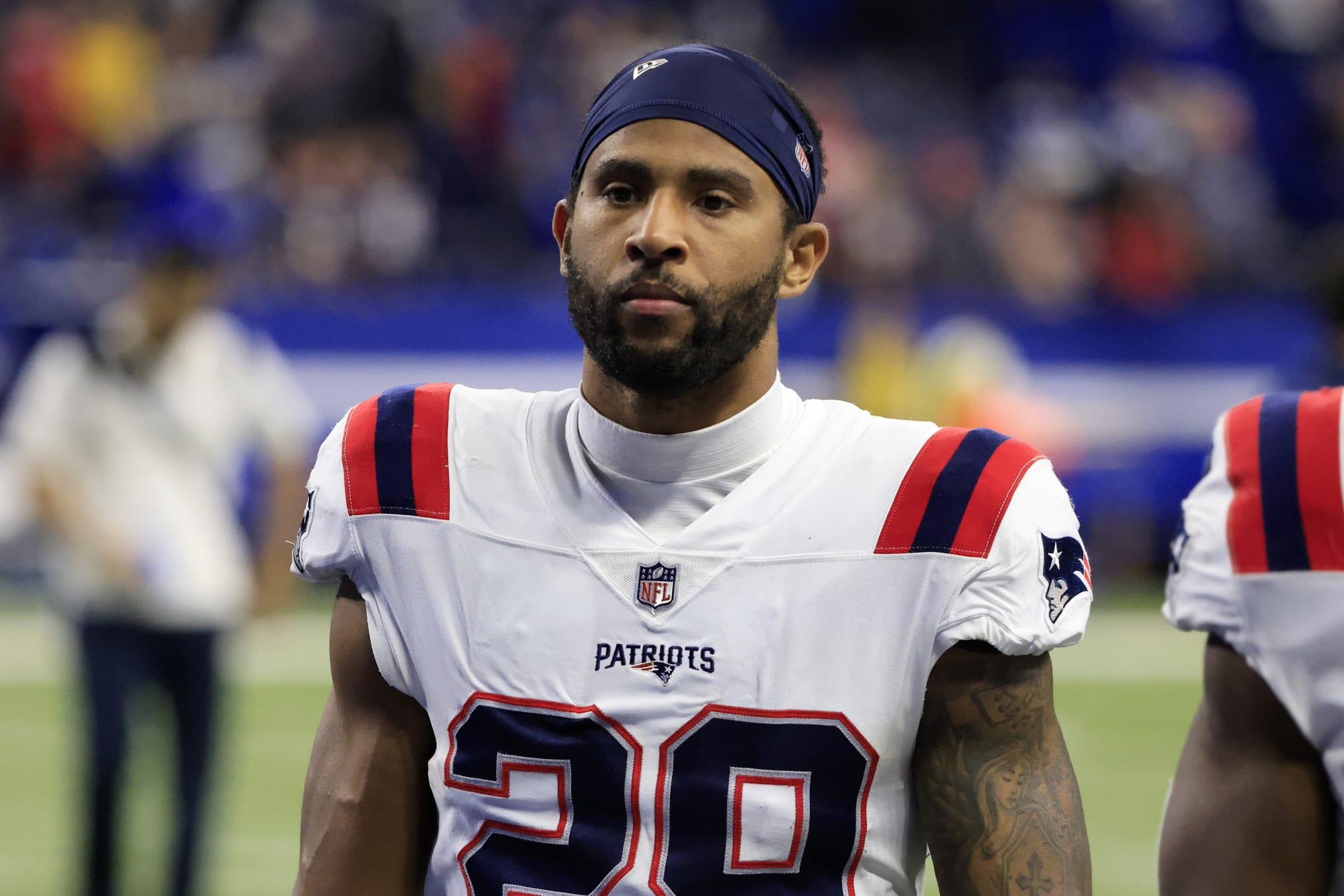 Veteran New England Patriots CB signs with division rival