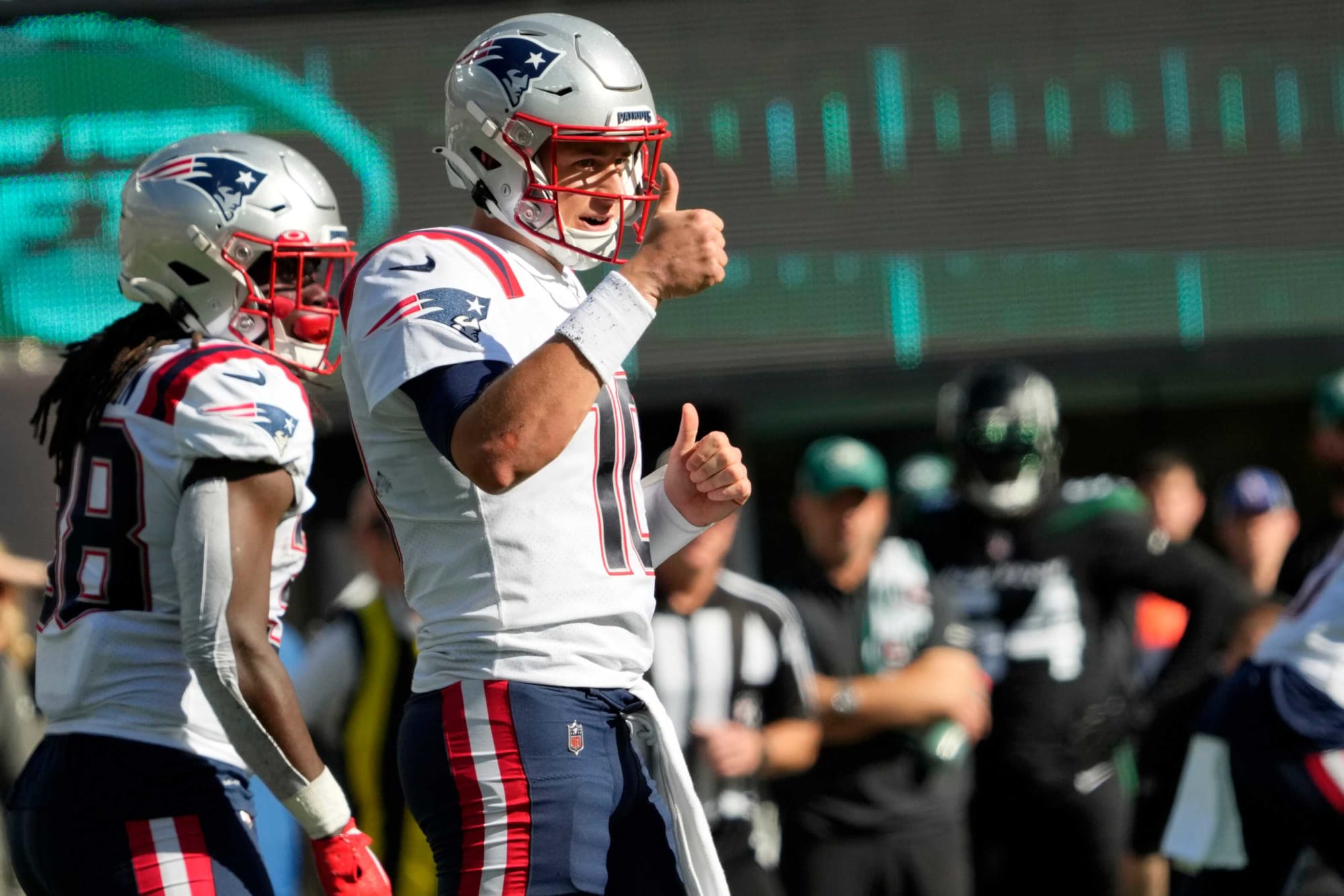 Patriots’ offense shows life in tough loss on Thanksgiving