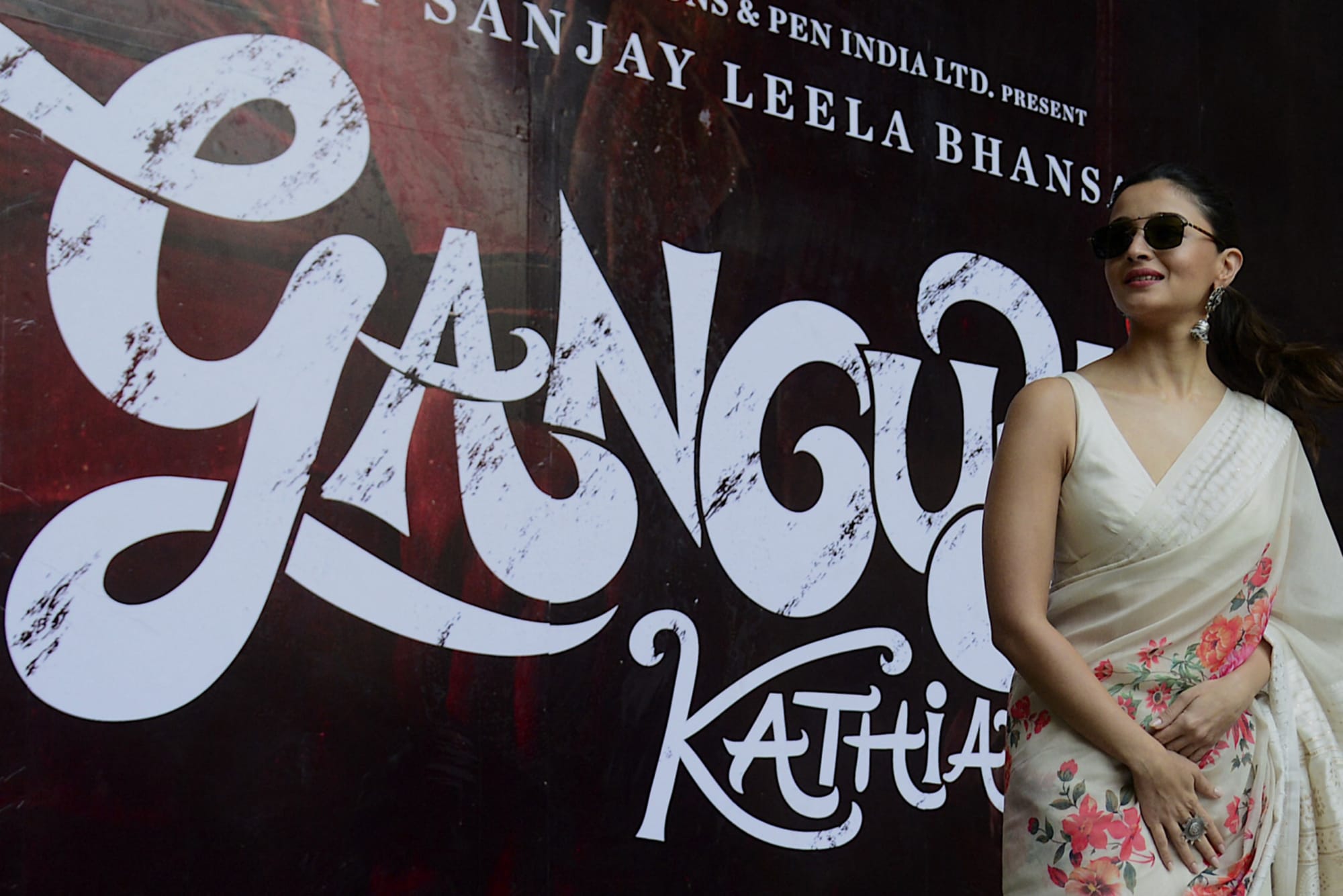 Sujit Pasawan Ka Sex Video - What is the movie Gangubai Kathiawadi on Netflix about?