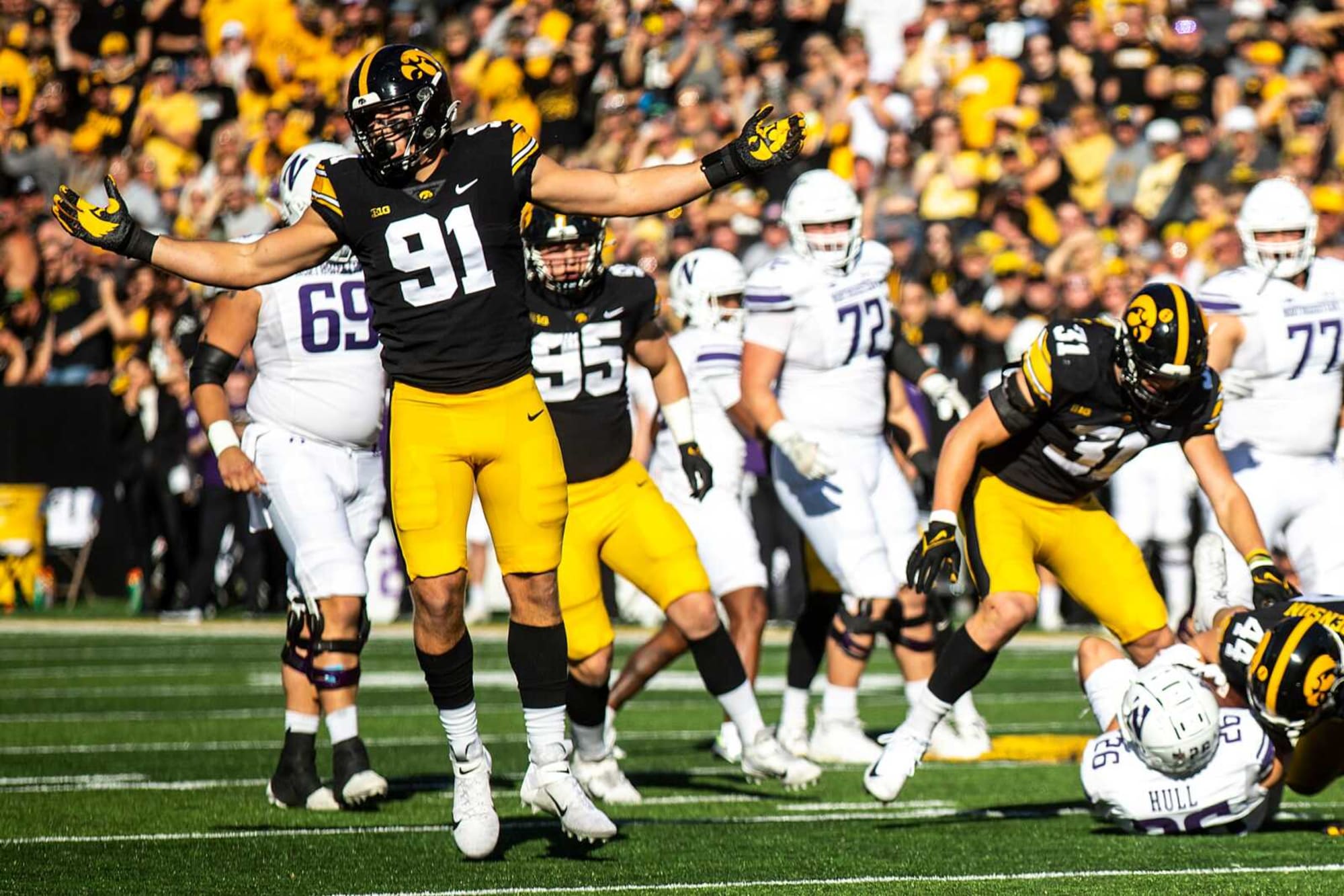 owa defensive lineman Lukas Van Ness (91) celebrates a stop during a NCAA Big Ten Conference football game against Northwestern, Saturday, Oct. 29, 2022, at Kinnick Stadium in Iowa City, Iowa.  © Joseph Cress / USA TODAY NETWORK - Green Bay Packers