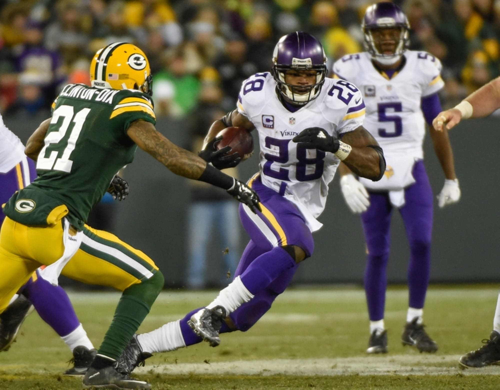 Minnesota Vikings: Don't increase Adrian Peterson's passing role