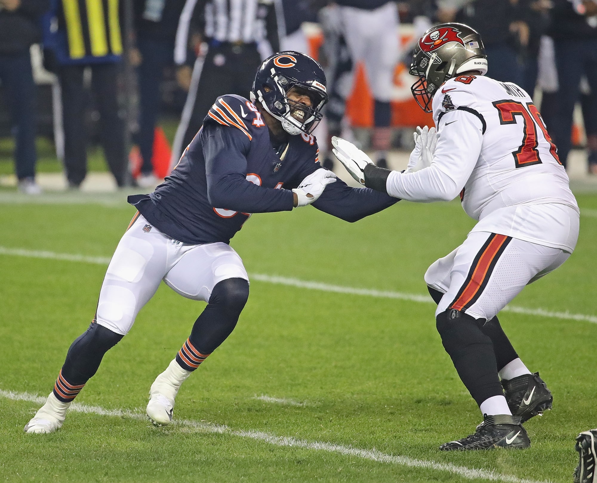 Chicago Bears: Robert Quinn needs to start living up to his contract