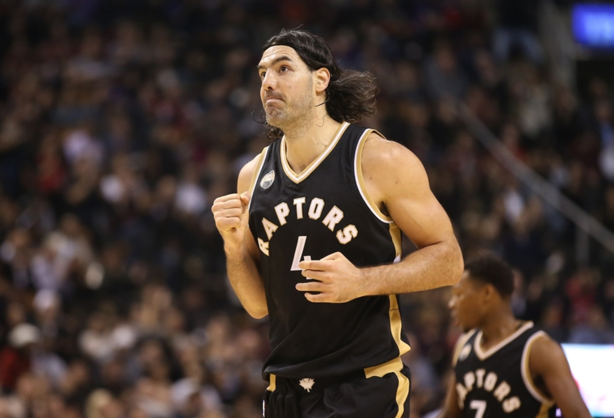 The Brooklyn Nets give forward Luis Scola a 1 year deal.