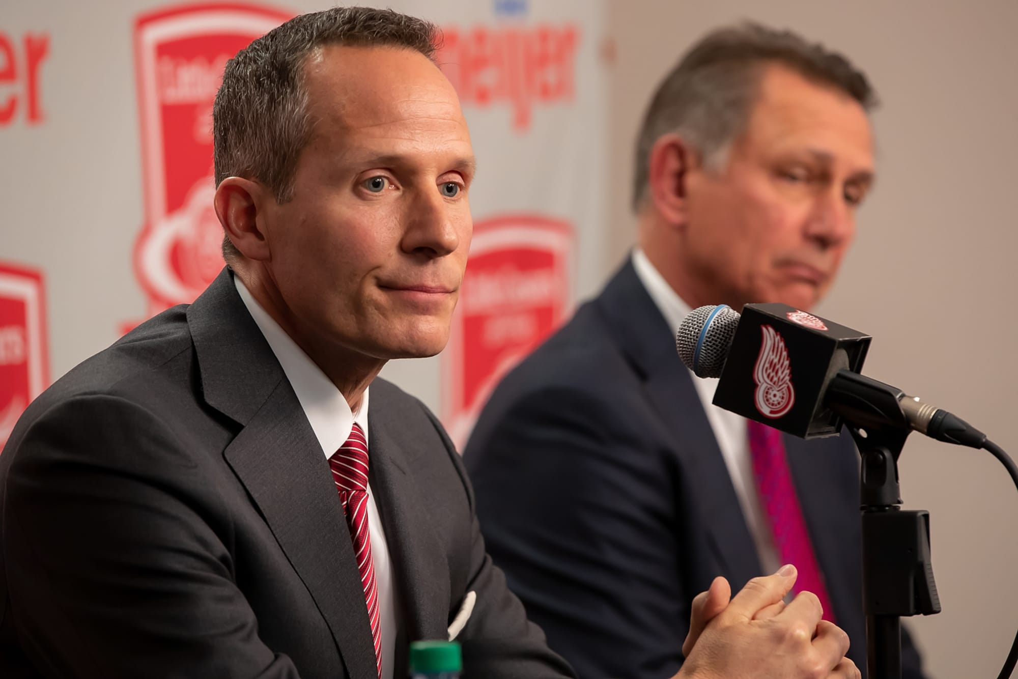 Steve Yzerman resigns as Lightning GM; could he soon be winging home?