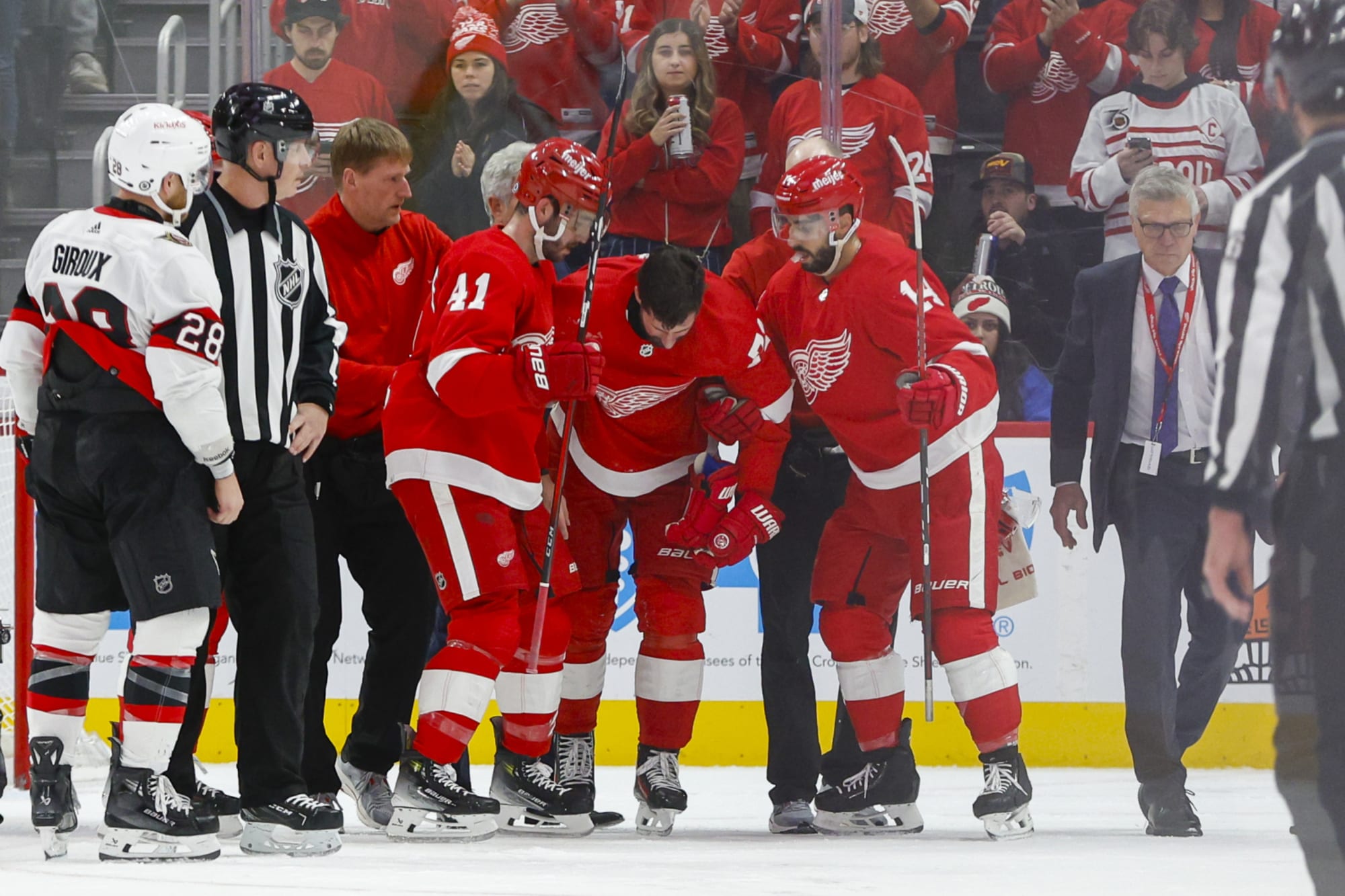 Red Wings' Larkin knocked unconscious after cross-check from behind