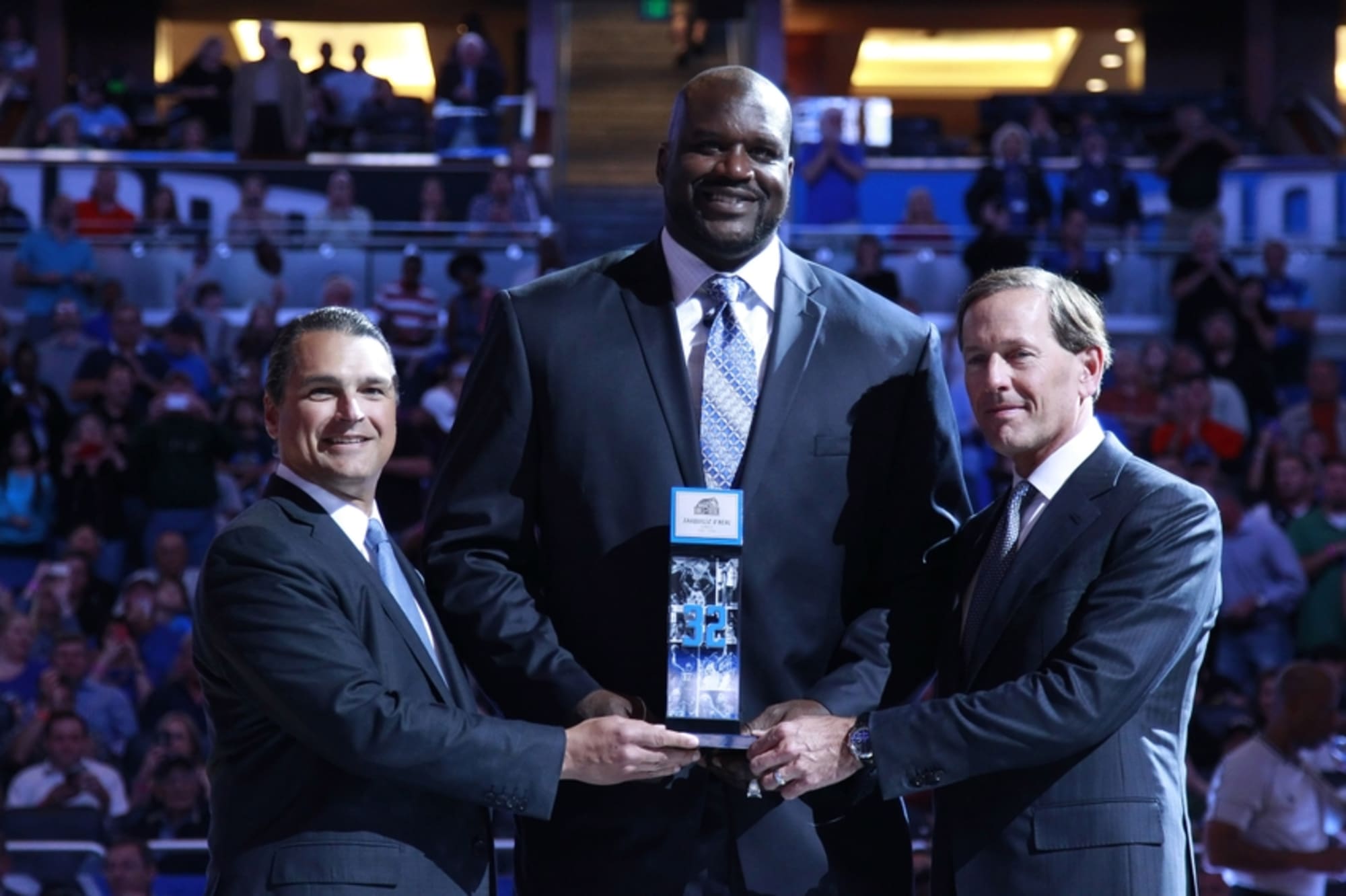 Los Angeles Lakers Botch Shaq's Jersey at Retirement Ceremony