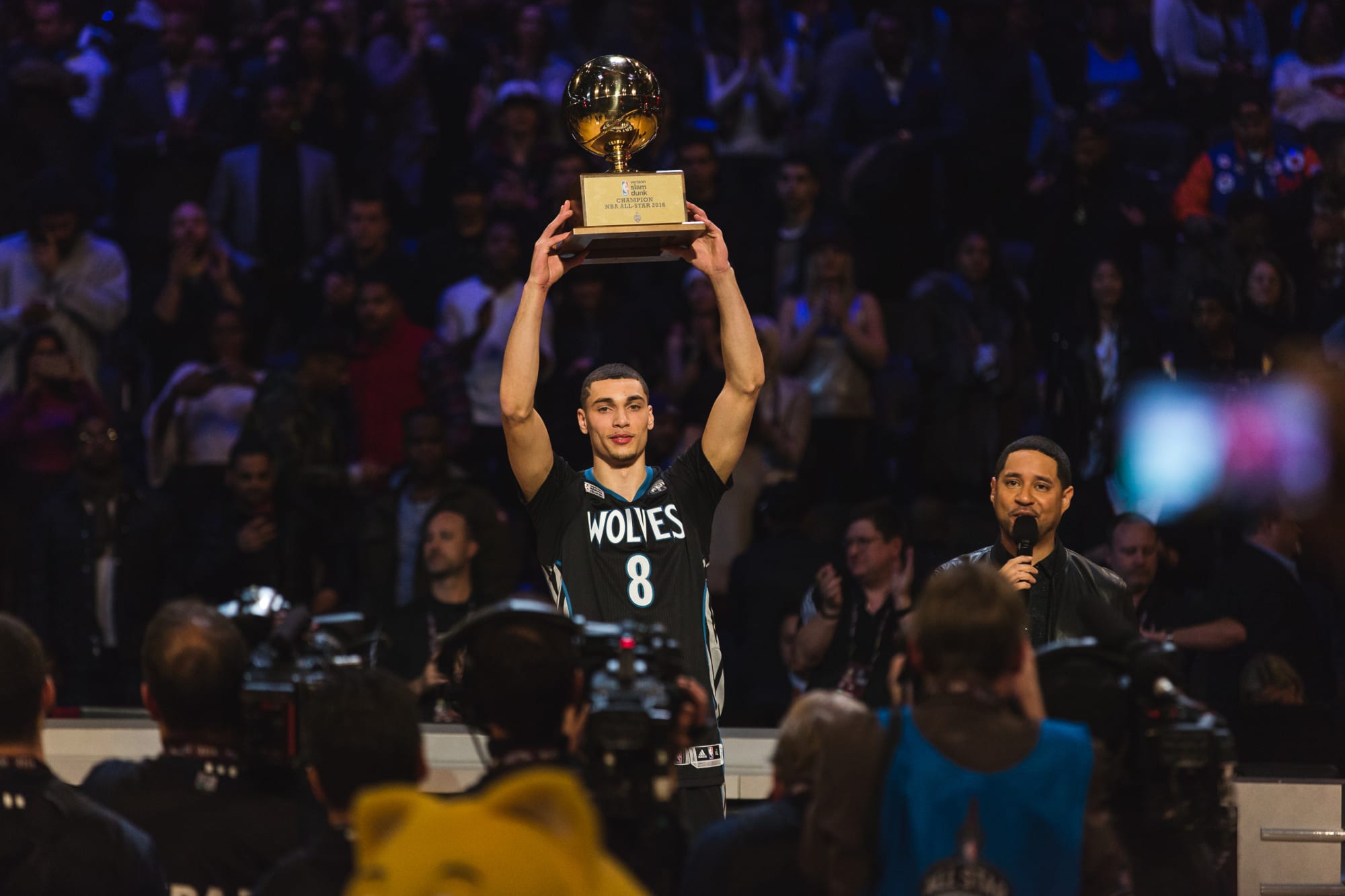 Zach LaVine does it again, wins 2nd NBA dunk contest – Daily News