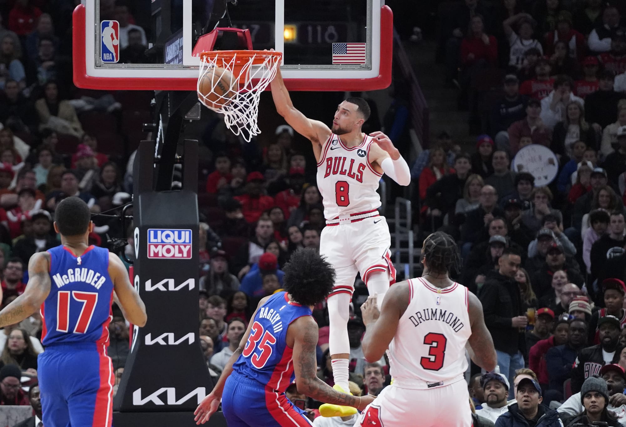 Chicago Bulls: 3 players to sign that could help push for the playoffs