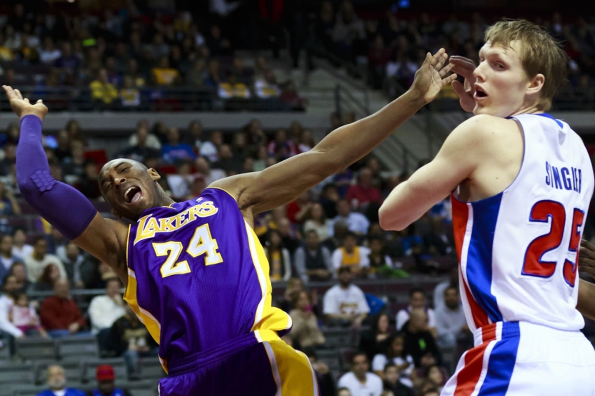 Los Angeles Lakers shooting guard Kobe Bryant (24) during the game