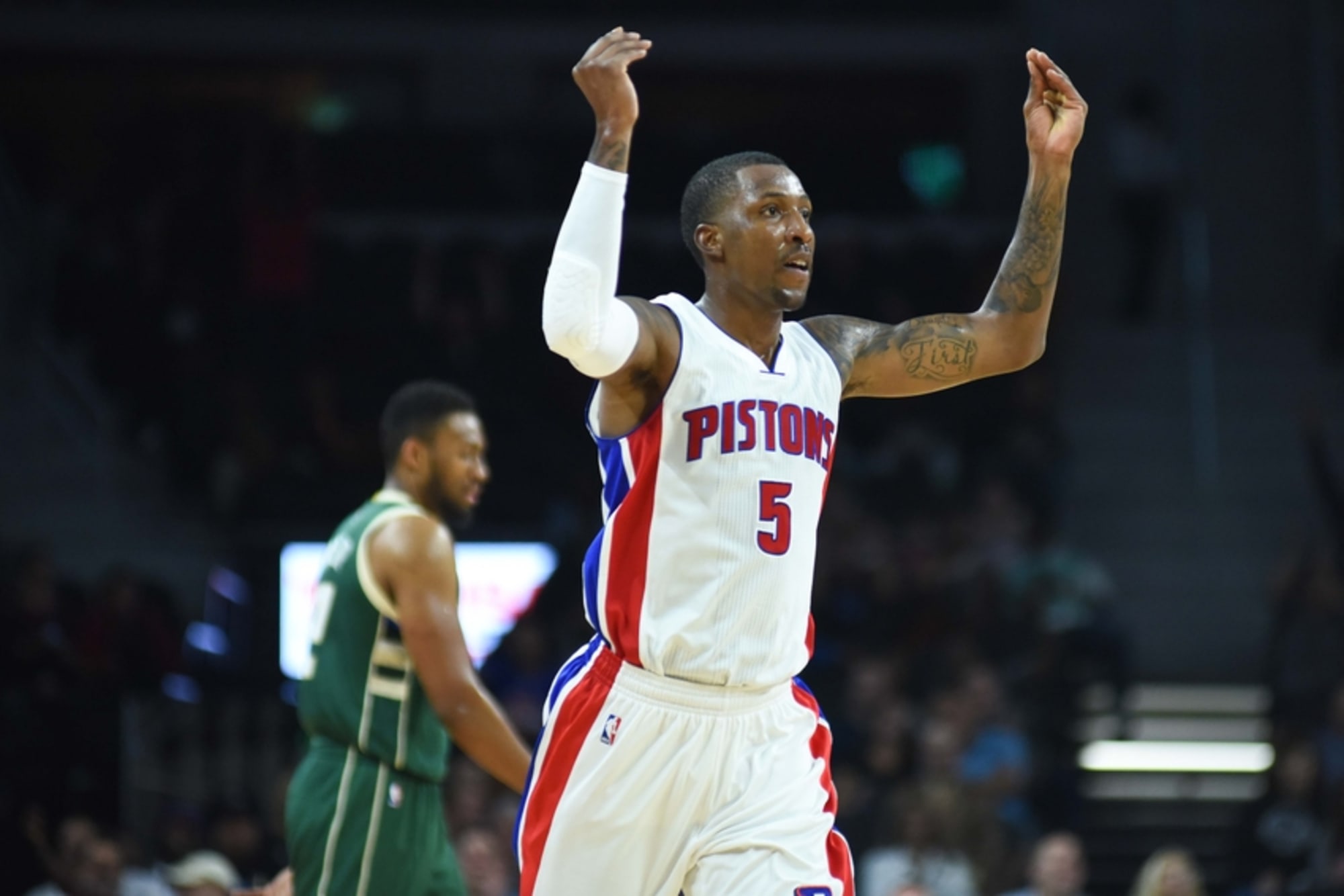Kentavious Caldwell-Pope of the Los Angeles Lakers handles the