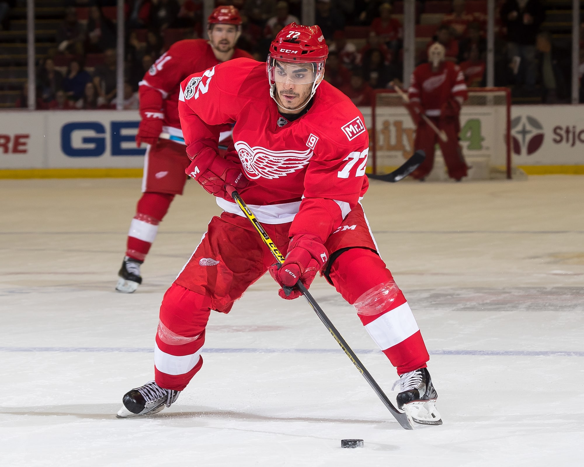 Red Wings re-sign Athanasiou to 2-year contract
