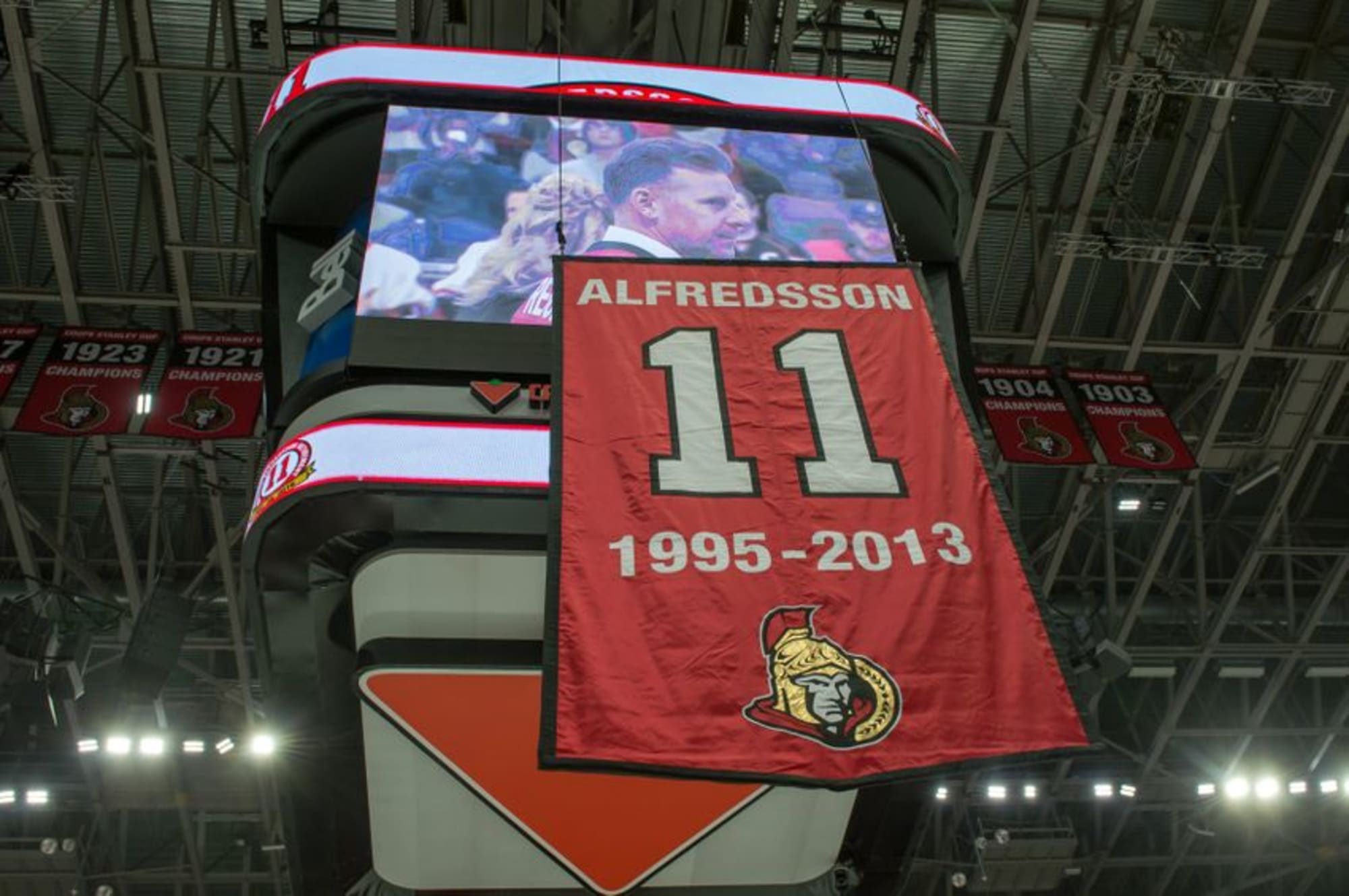 Ottawa Senators retire Daniel Alfredsson's No. 11