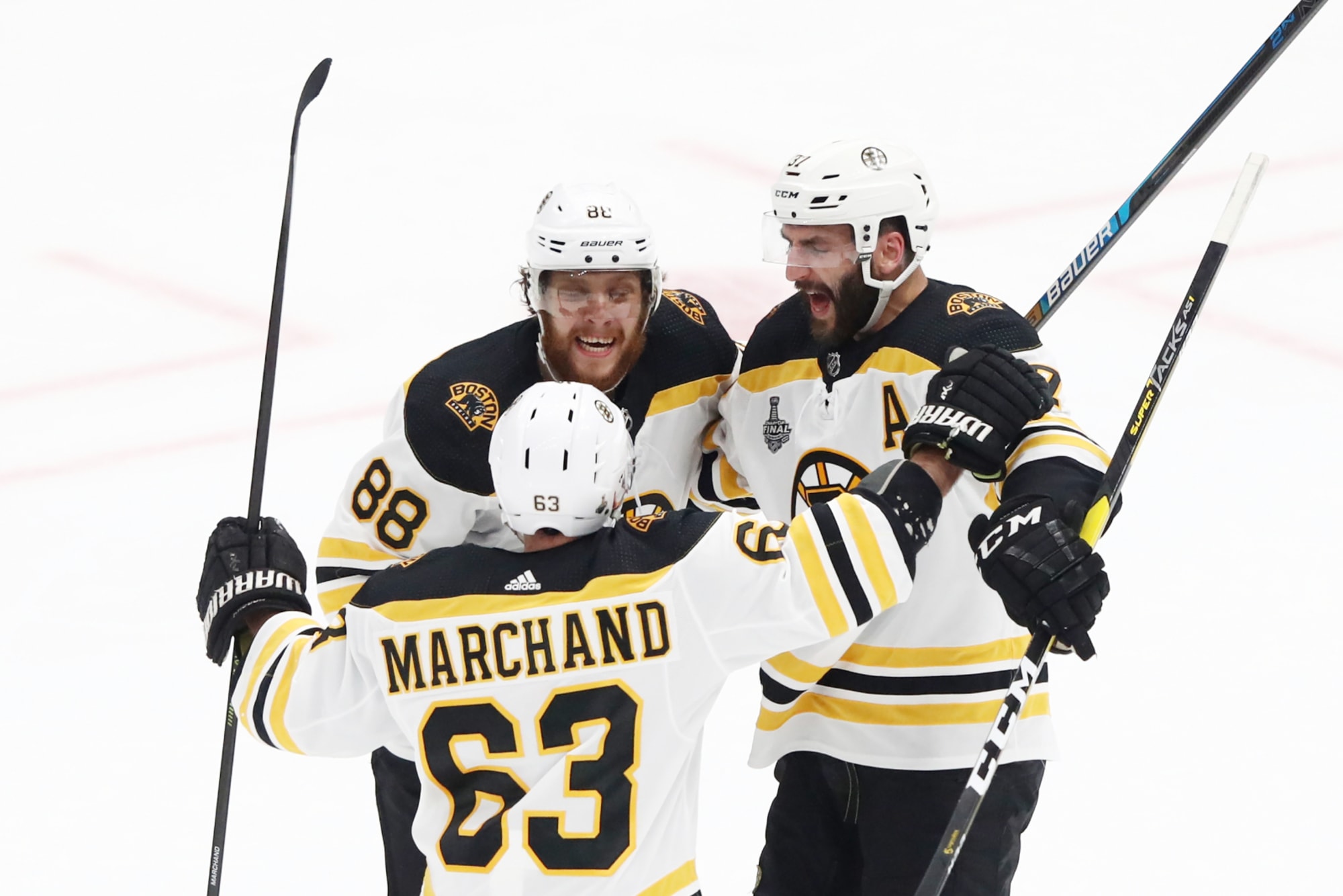 Brad Marchand, Patrice Bergeron & David Pastrnak Signed Bruins 2019 Winter  Classic Jersey (The Perfection Line COA)
