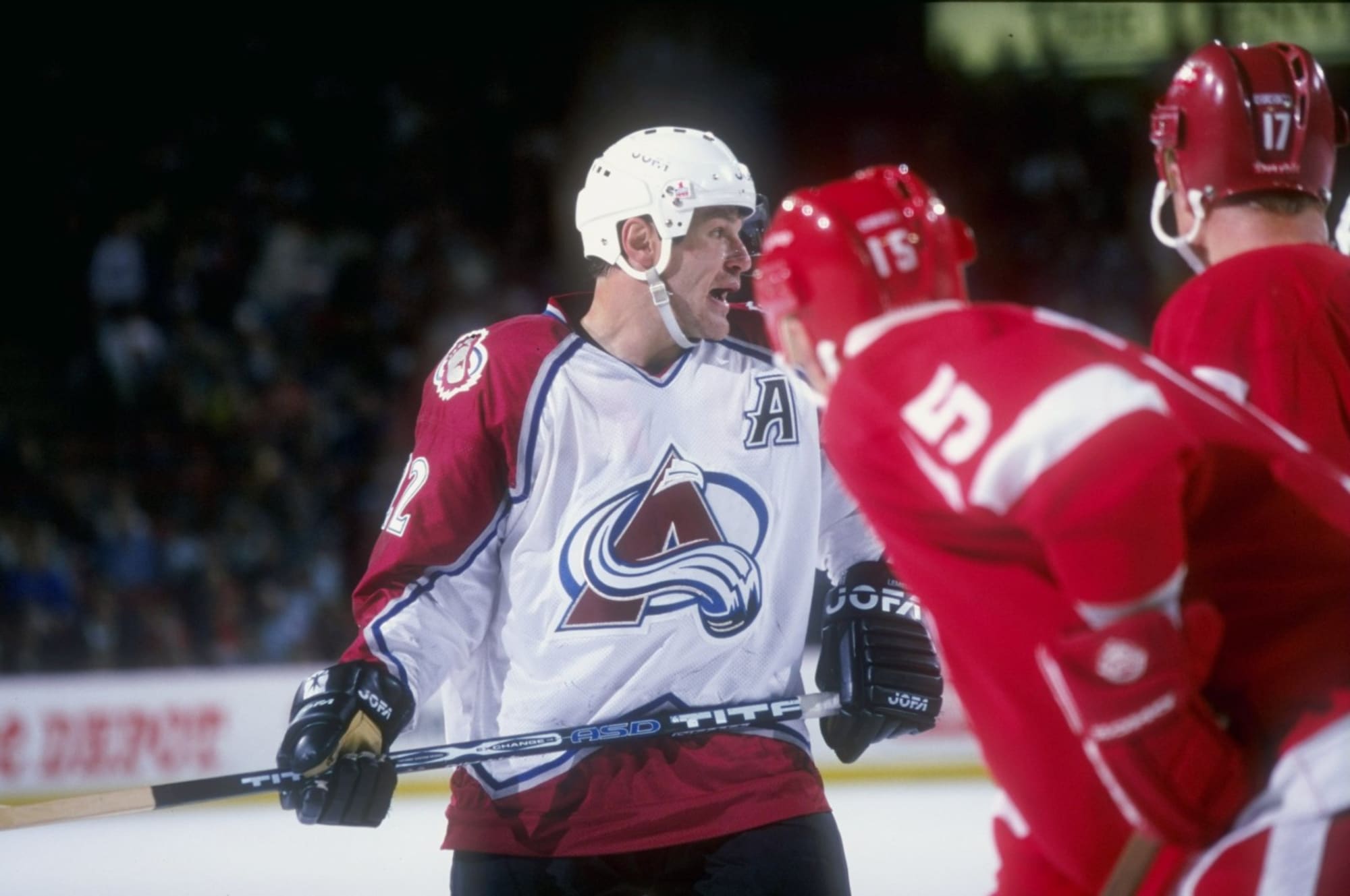 Darren McCarty and Claude Lemieux to hold Red Wings-Avs 'Fight Night' watch  party, Q&A