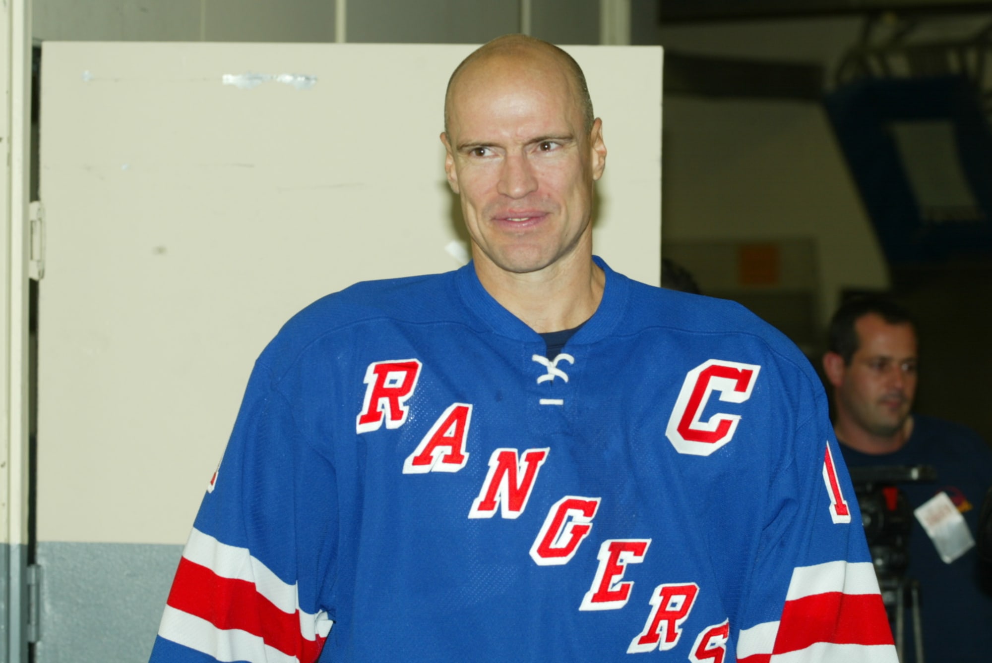 New York Rangers captain Mark Messier, joined by other members of
