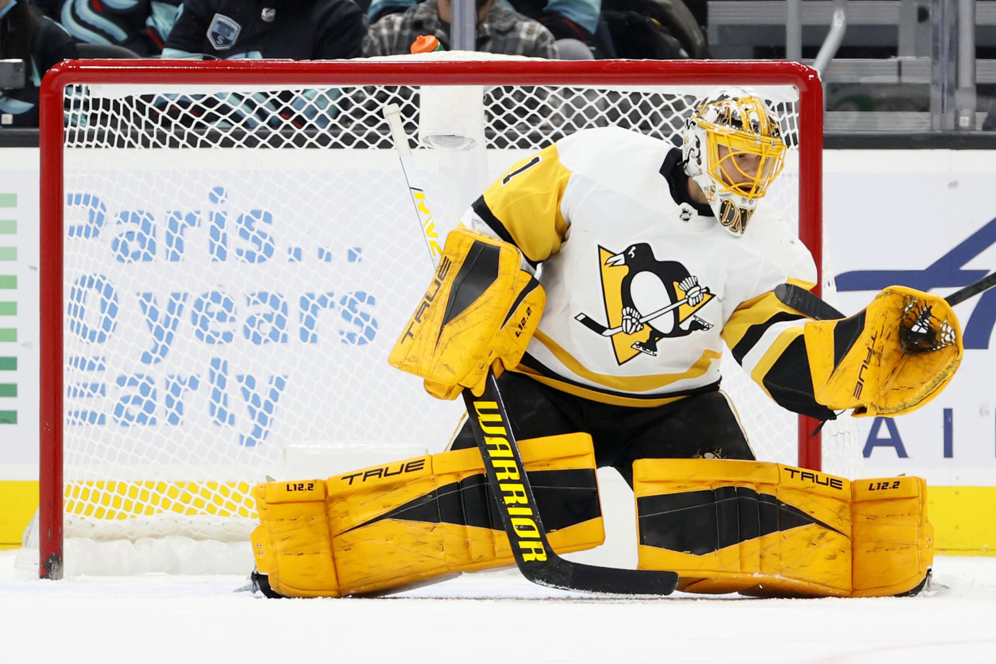 Photo: Penguins Goaltender Louis Domingue Deflects Puck - PIT2022050912 