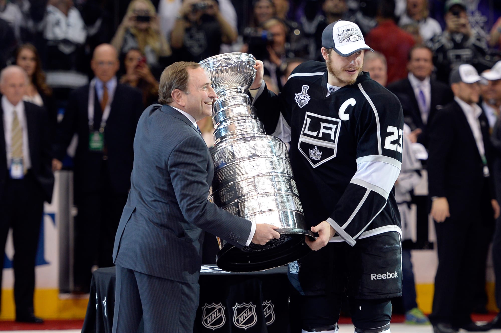 Dustin Brown's number retired by L.A. Kings — Who should be next on the  list? - The Athletic
