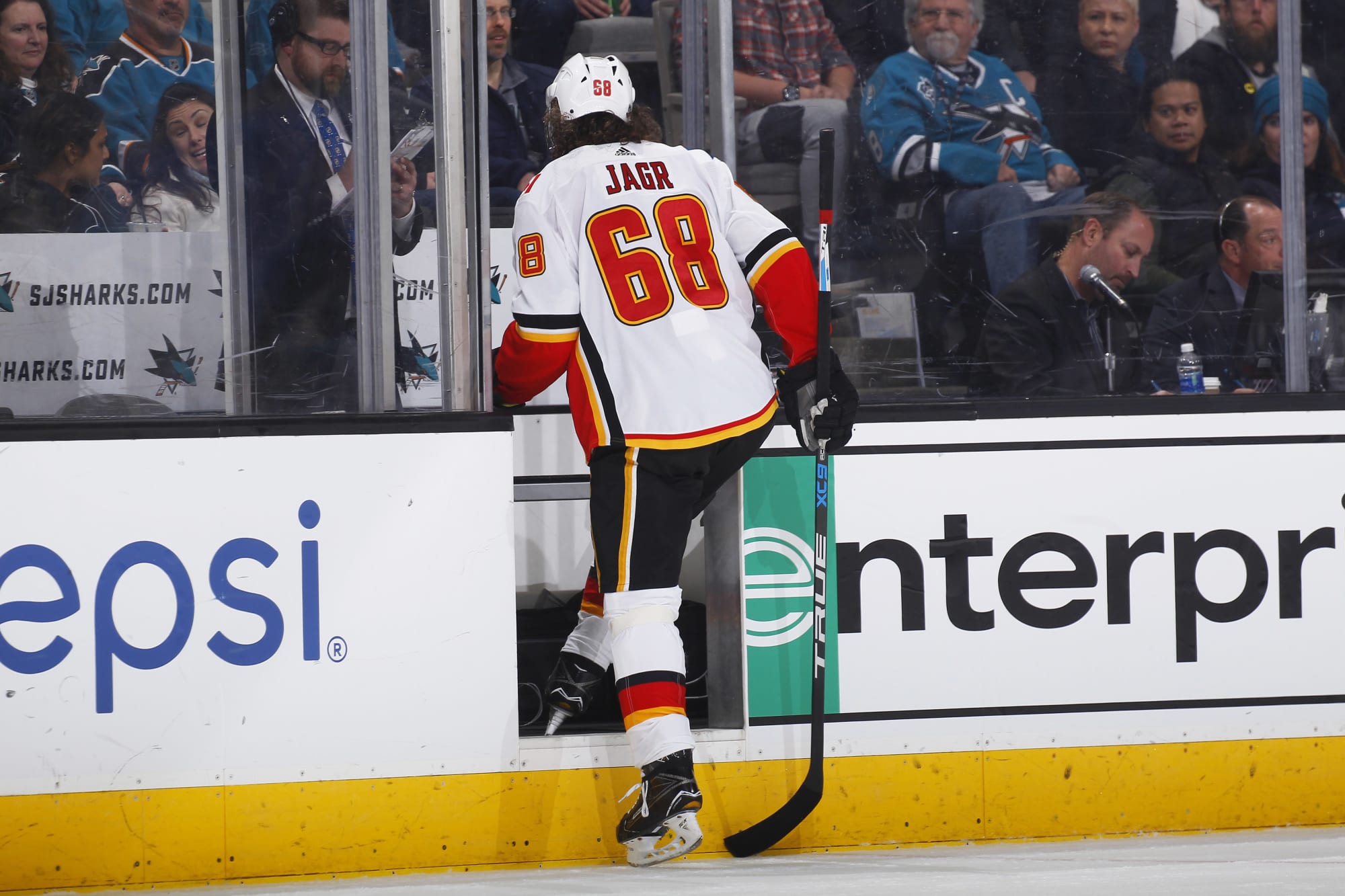 NHL History: Calgary Flames sign Jaromir Jagr to one-year deal three years  ago today - FlamesNation
