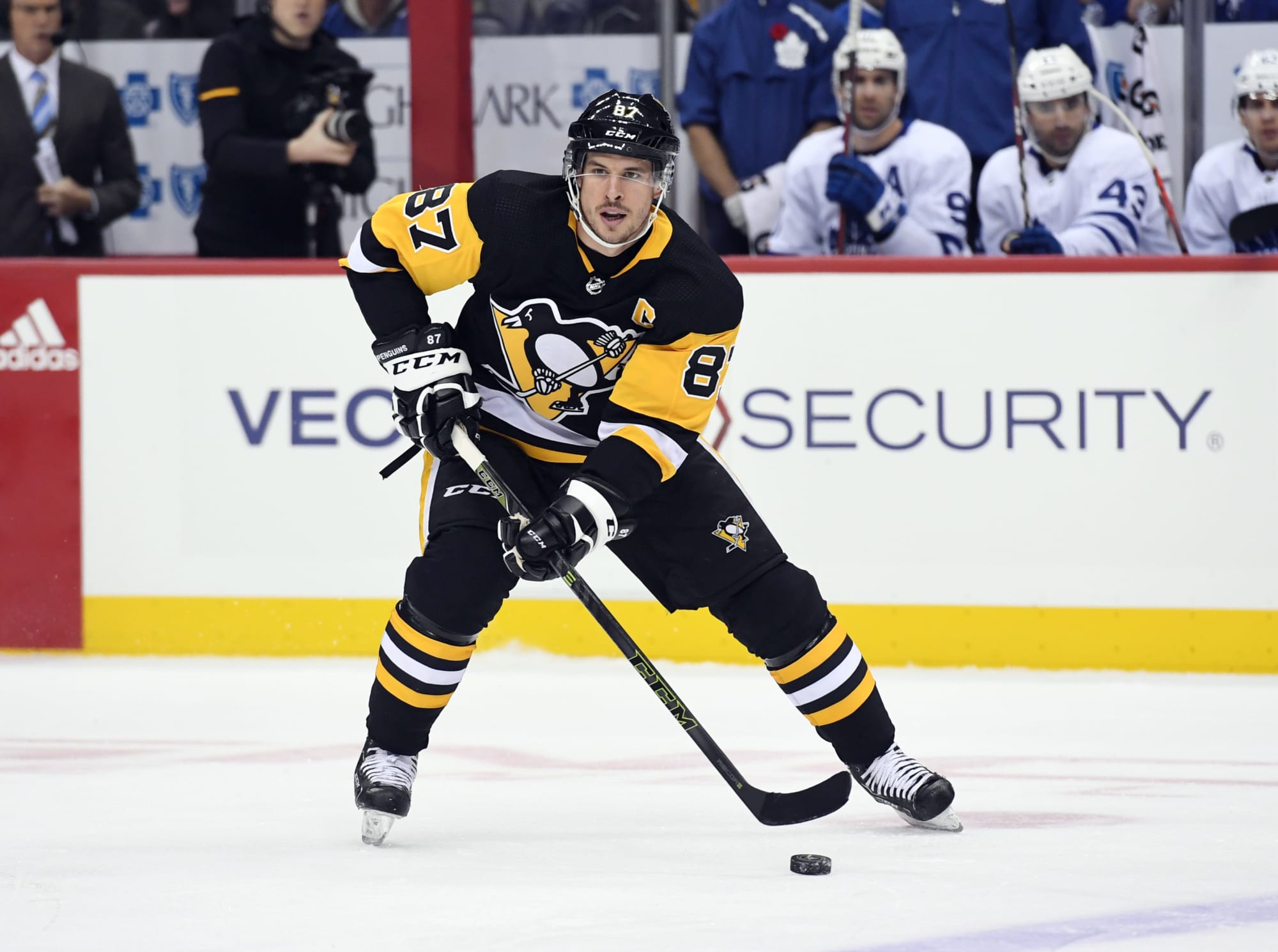 Pittsburgh Penguins beat Islanders in Sidney Crosby's 1,000th NHL game