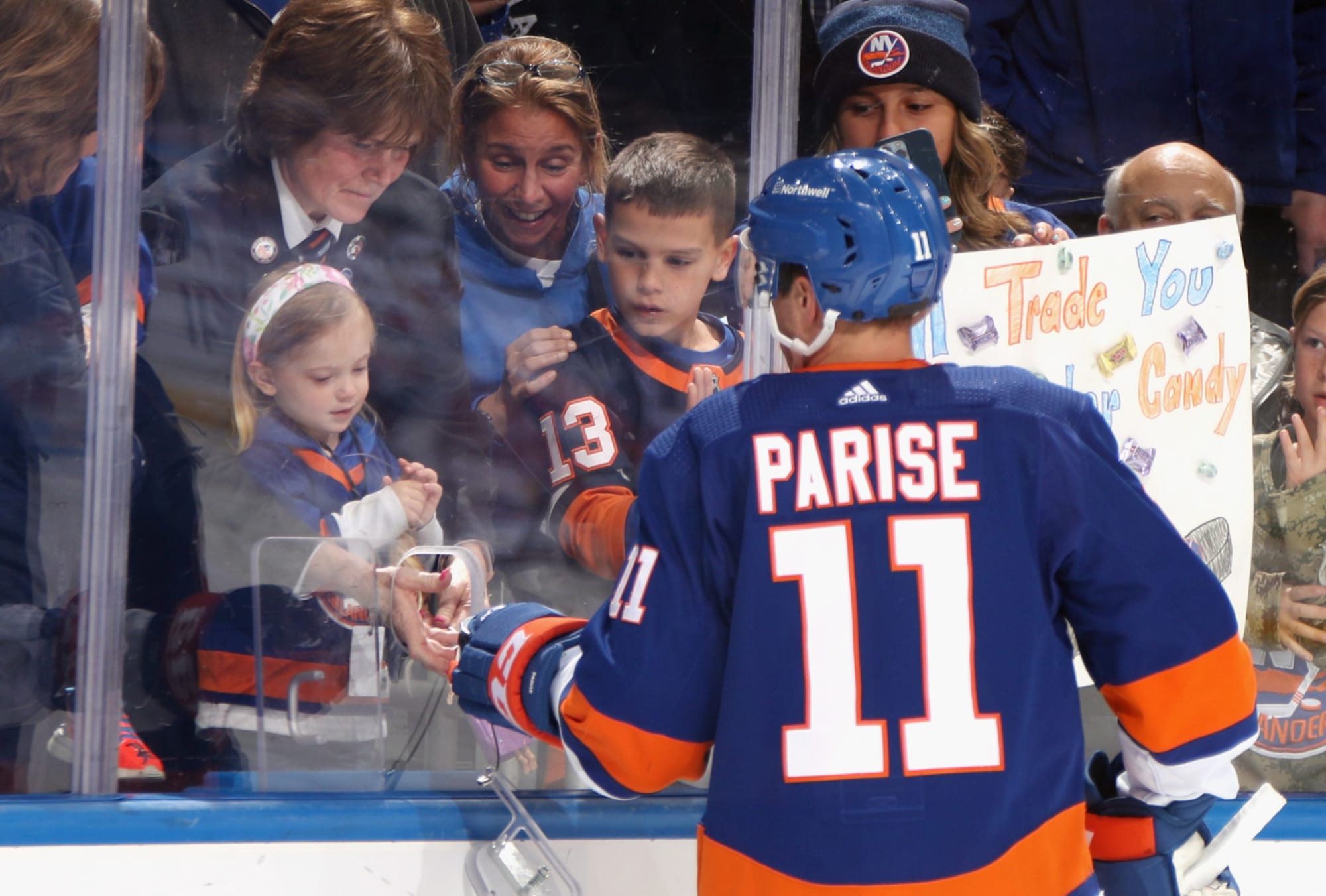 Parise and NHL teammates make the day for kids