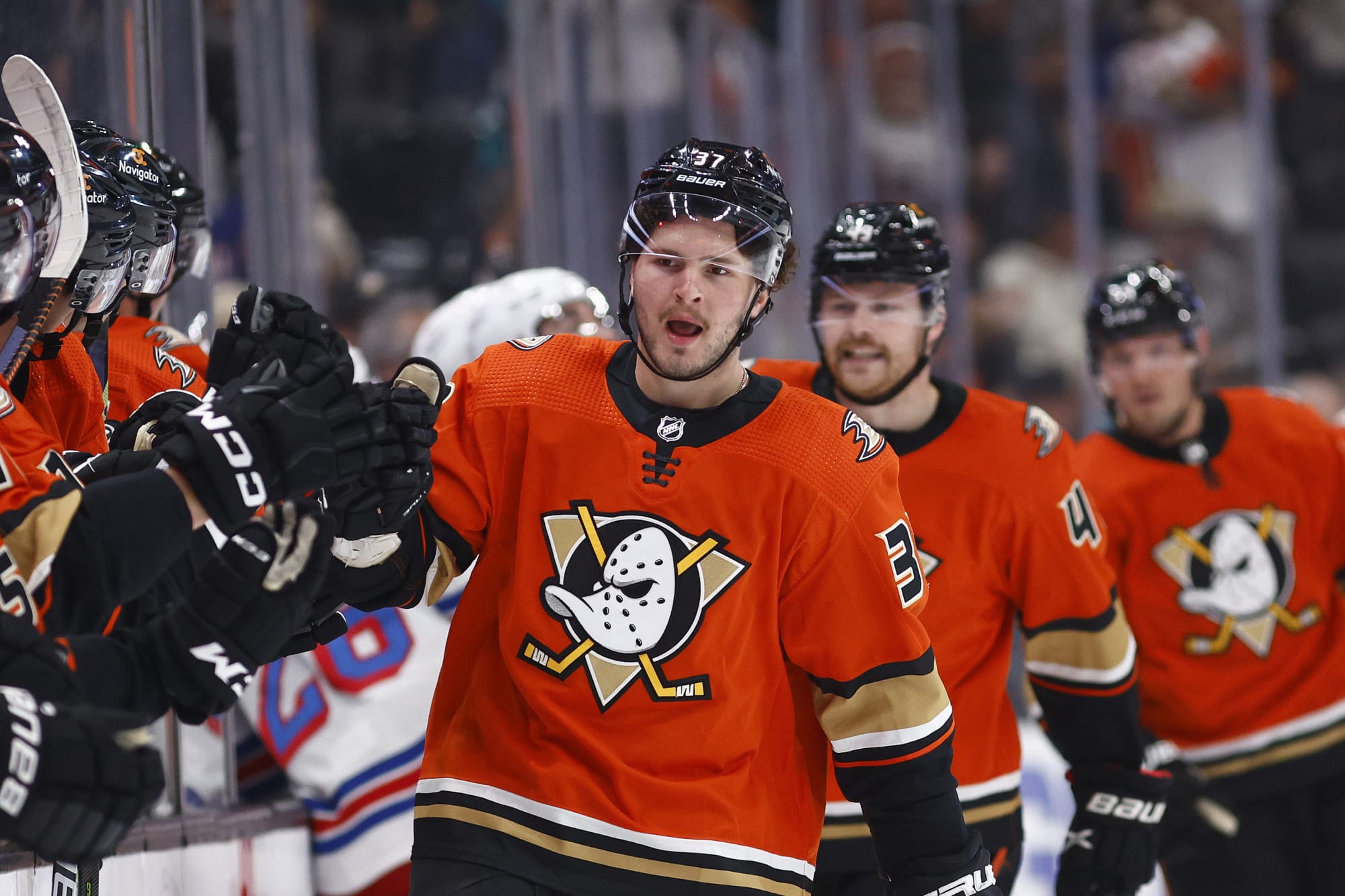 The Anaheim Ducks will retire two legendary players' numbers this season -  Article - Bardown