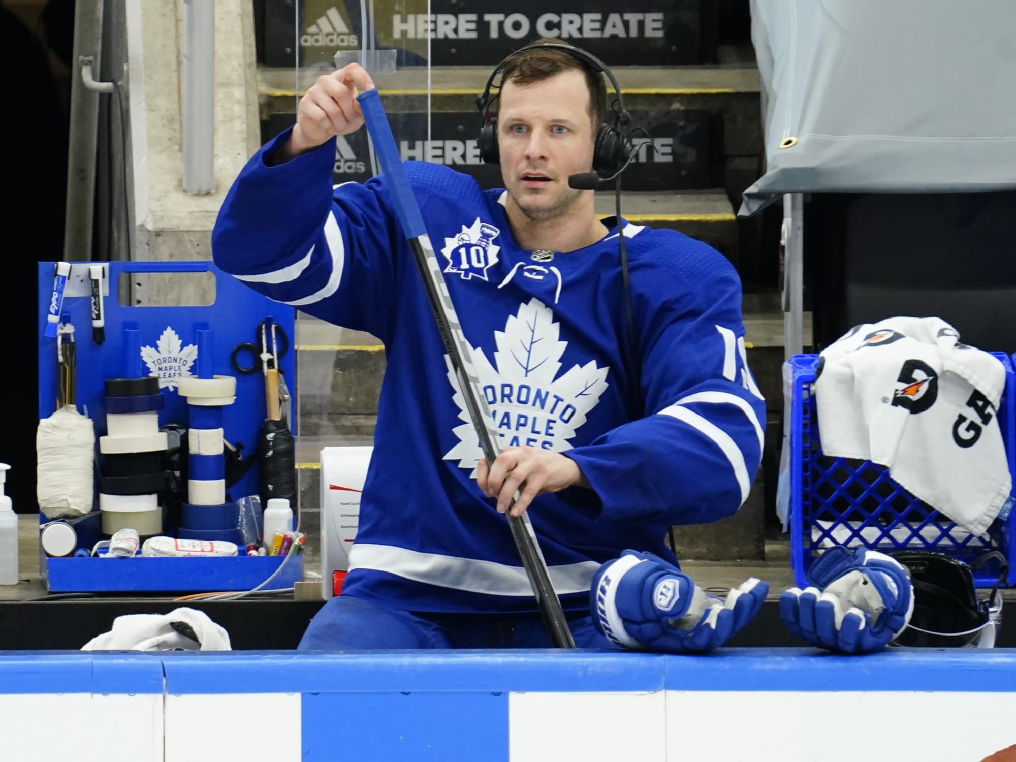 Maple Leafs reward veteran Spezza with another shot at winning a