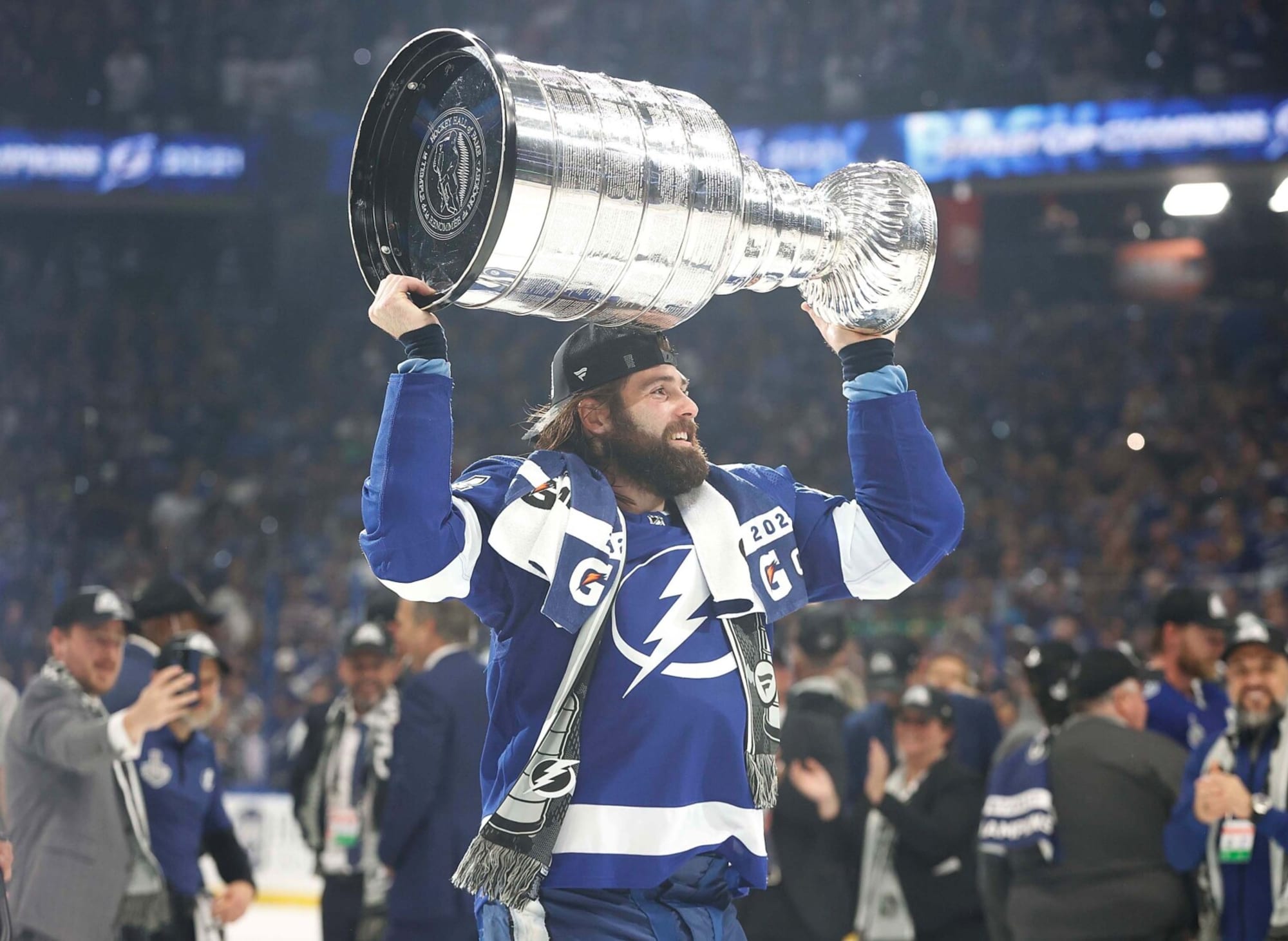 Lightning's Pat Maroon mocked by broadcaster, donates to charity