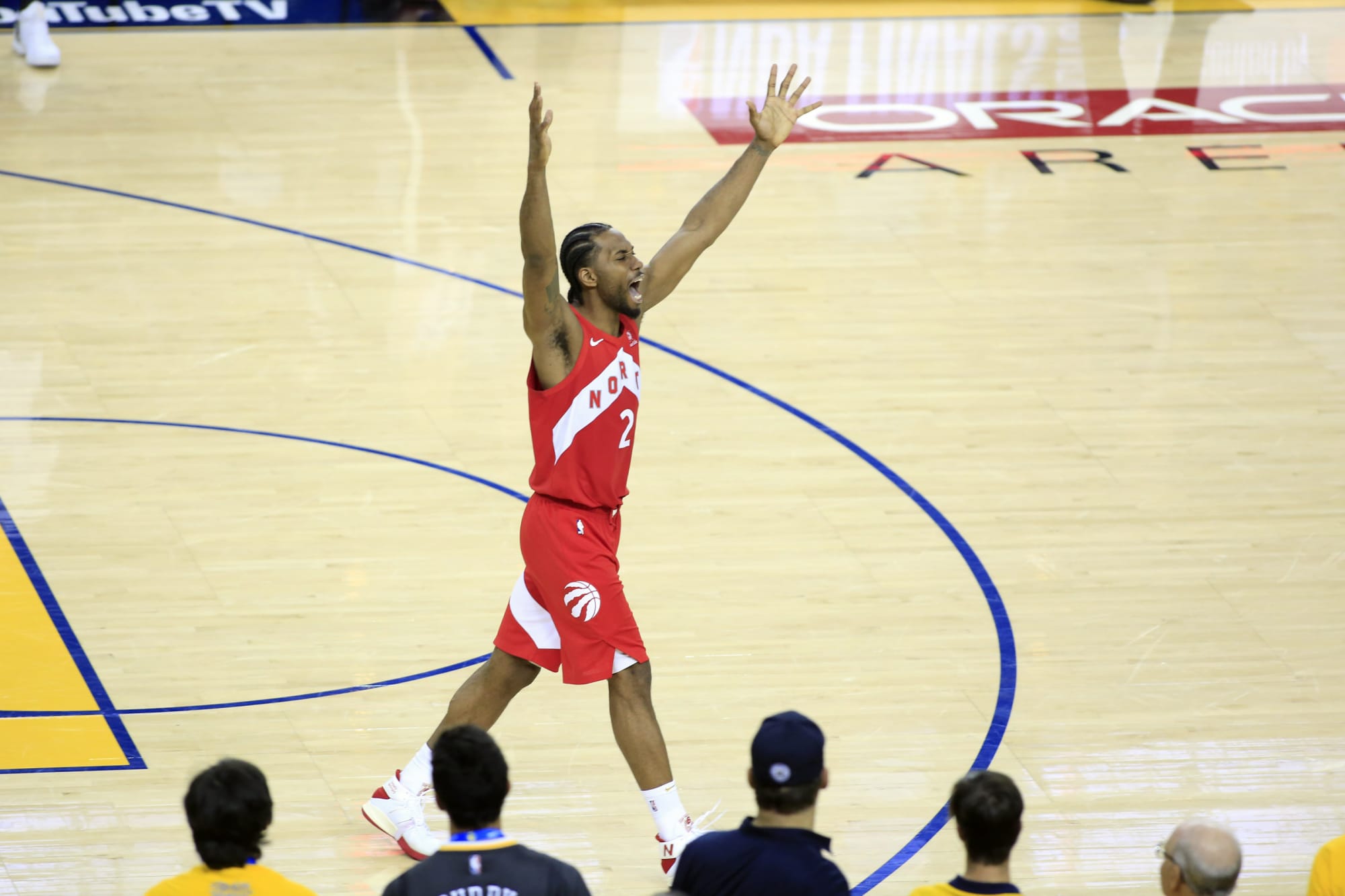 theScore on X: Report: Kawhi Leonard passes physical with Raptors