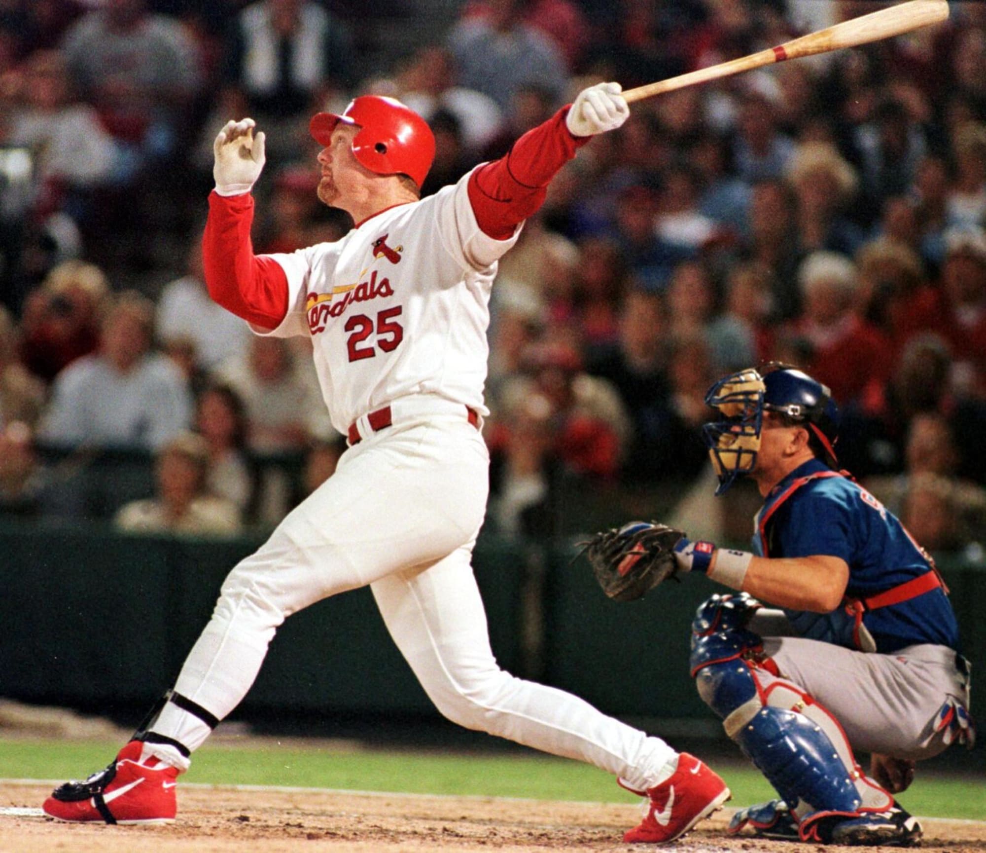 Cardinals: Mark McGwire’s 70th home run ball once sold for $3 million