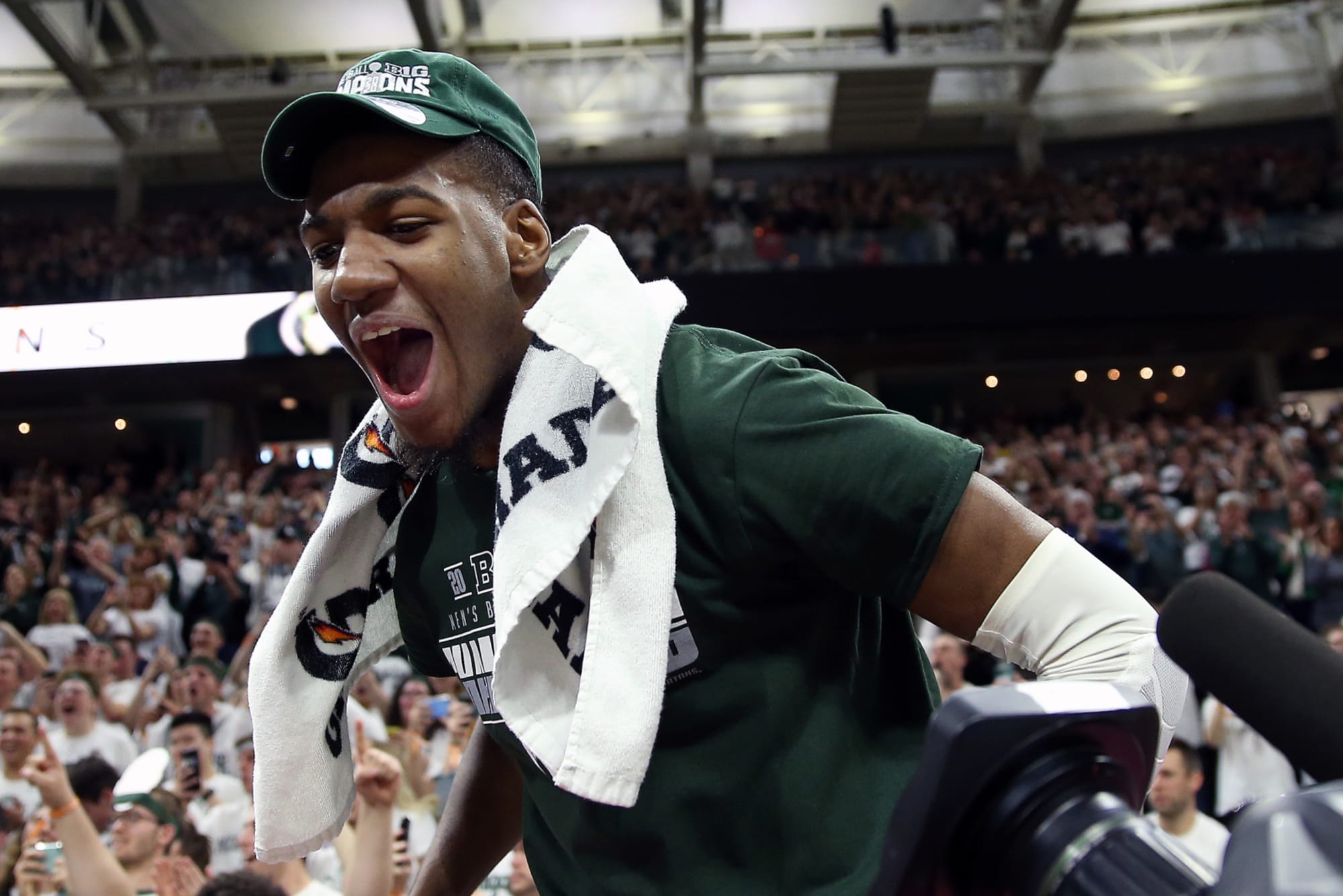 A closer look at Michigan State basketball's 2000 throwback uniforms 