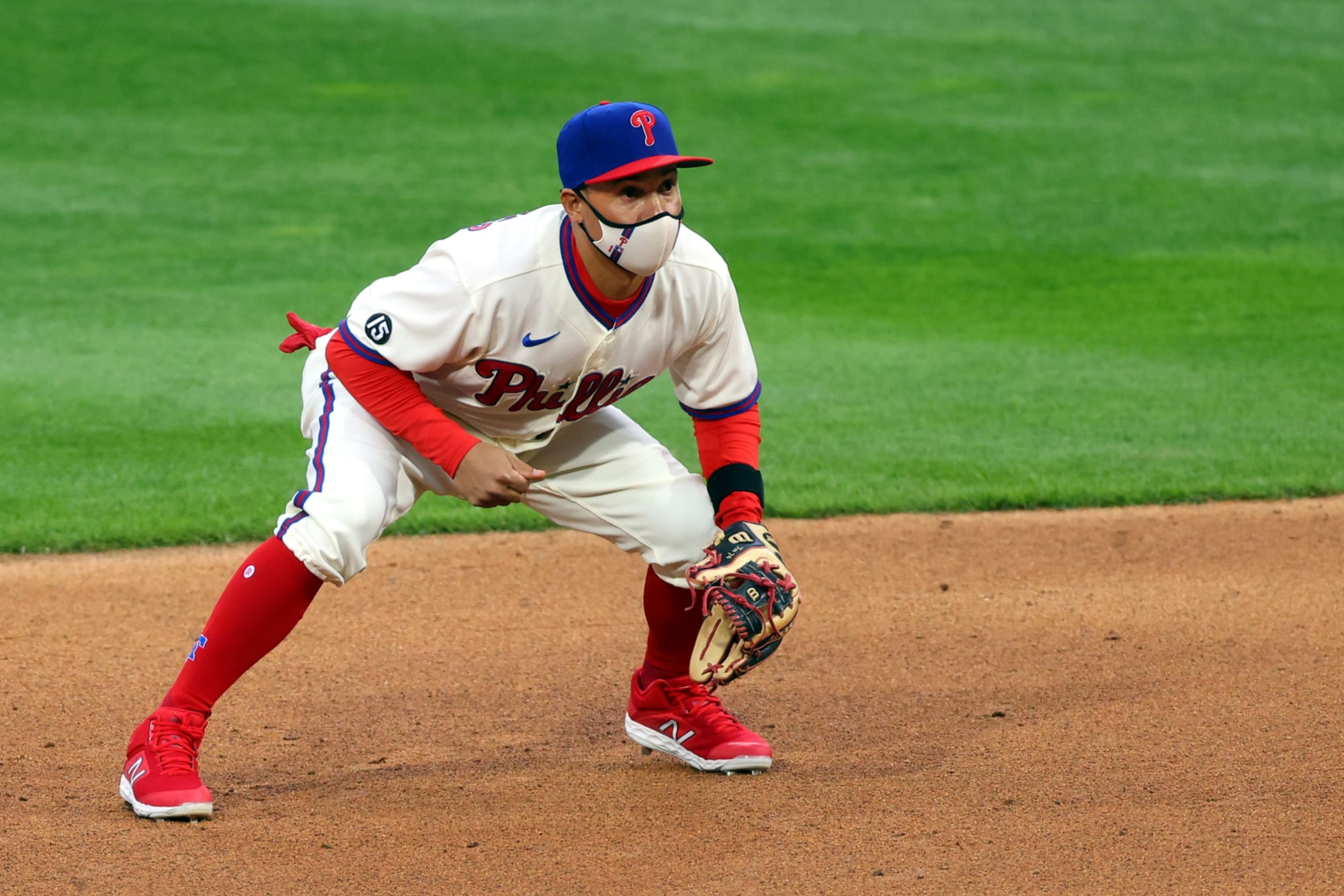 Philadelphia Phillies: Ronald Torreyes should remain on the roster
