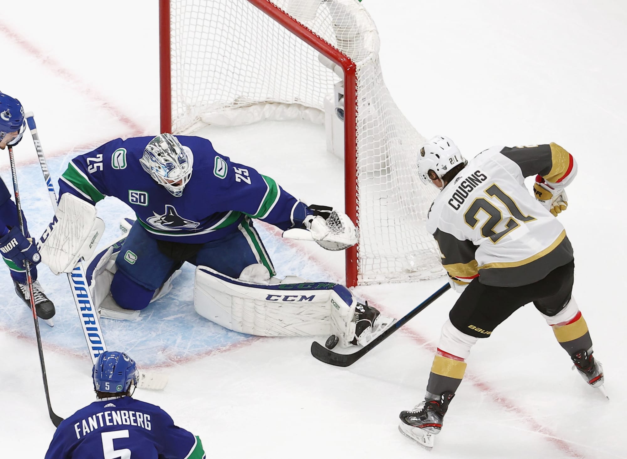 Jacob Markstrom's career-high 49 saves help Canucks hold on to beat Kings  3-2 - The Globe and Mail