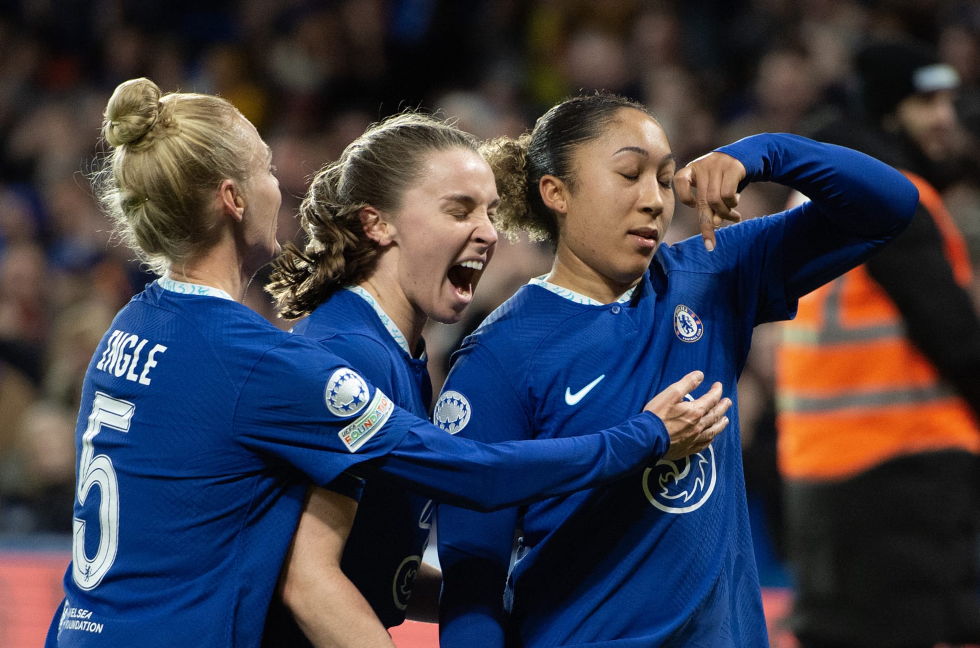 Erin Cuthbert of Chelsea celebrates after scoring her team's second News  Photo - Getty Images