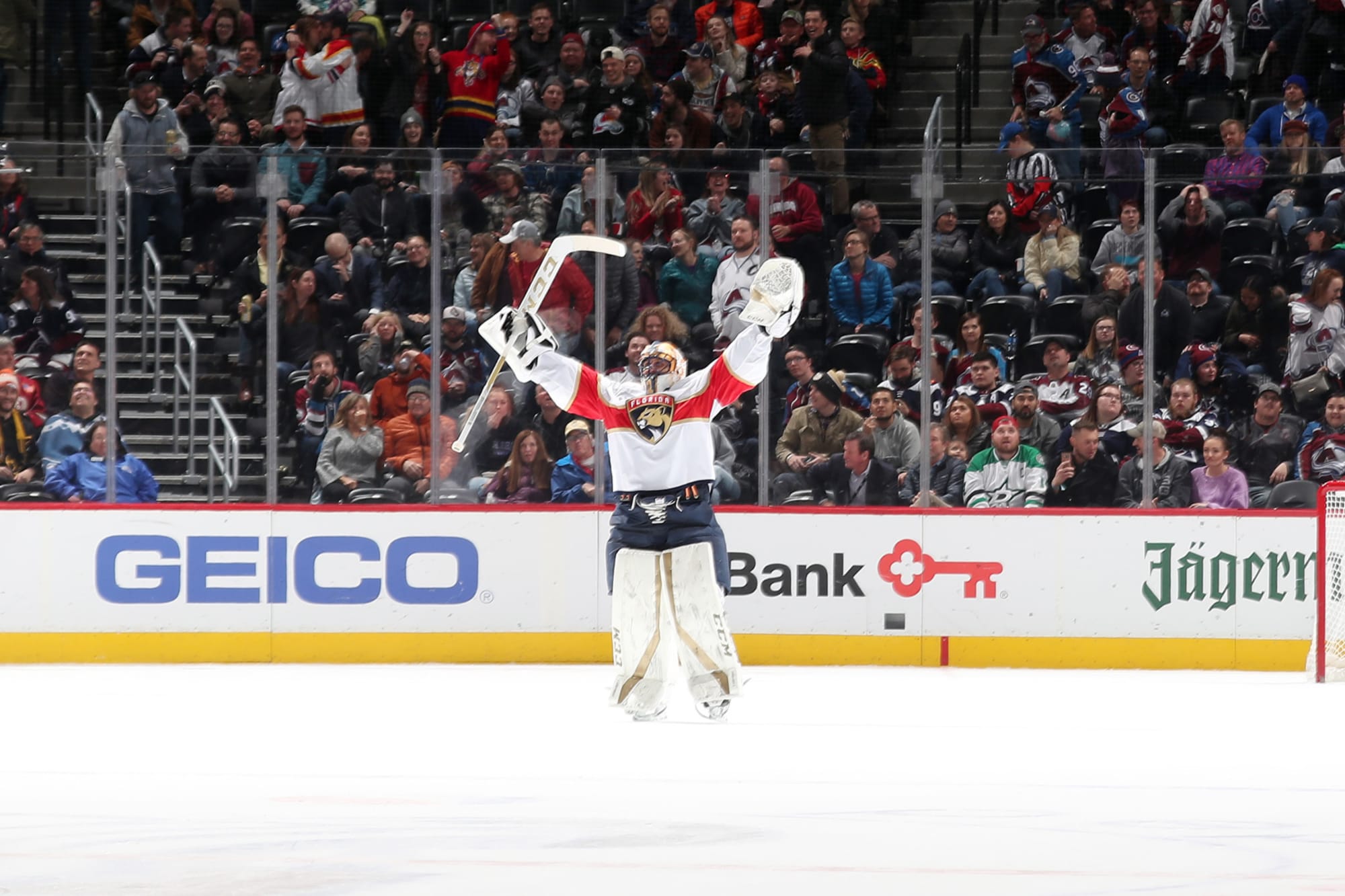Ex-goalie Roberto Luongo has jersey retired by Florida Panthers