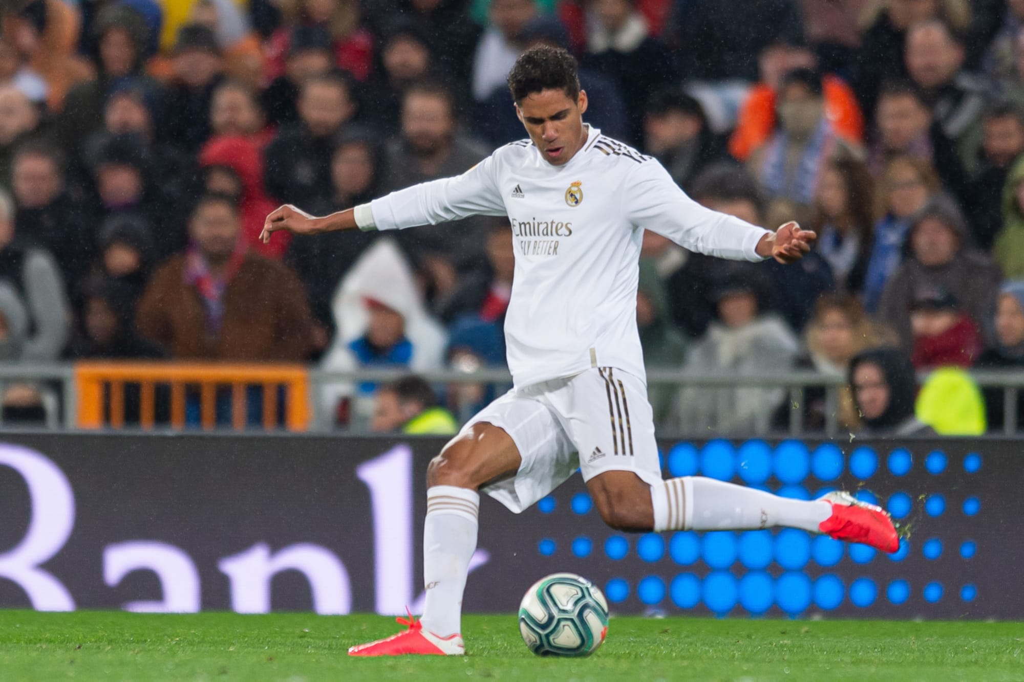 Real Madrid reportedly working to extend Raphael Varane until 2025